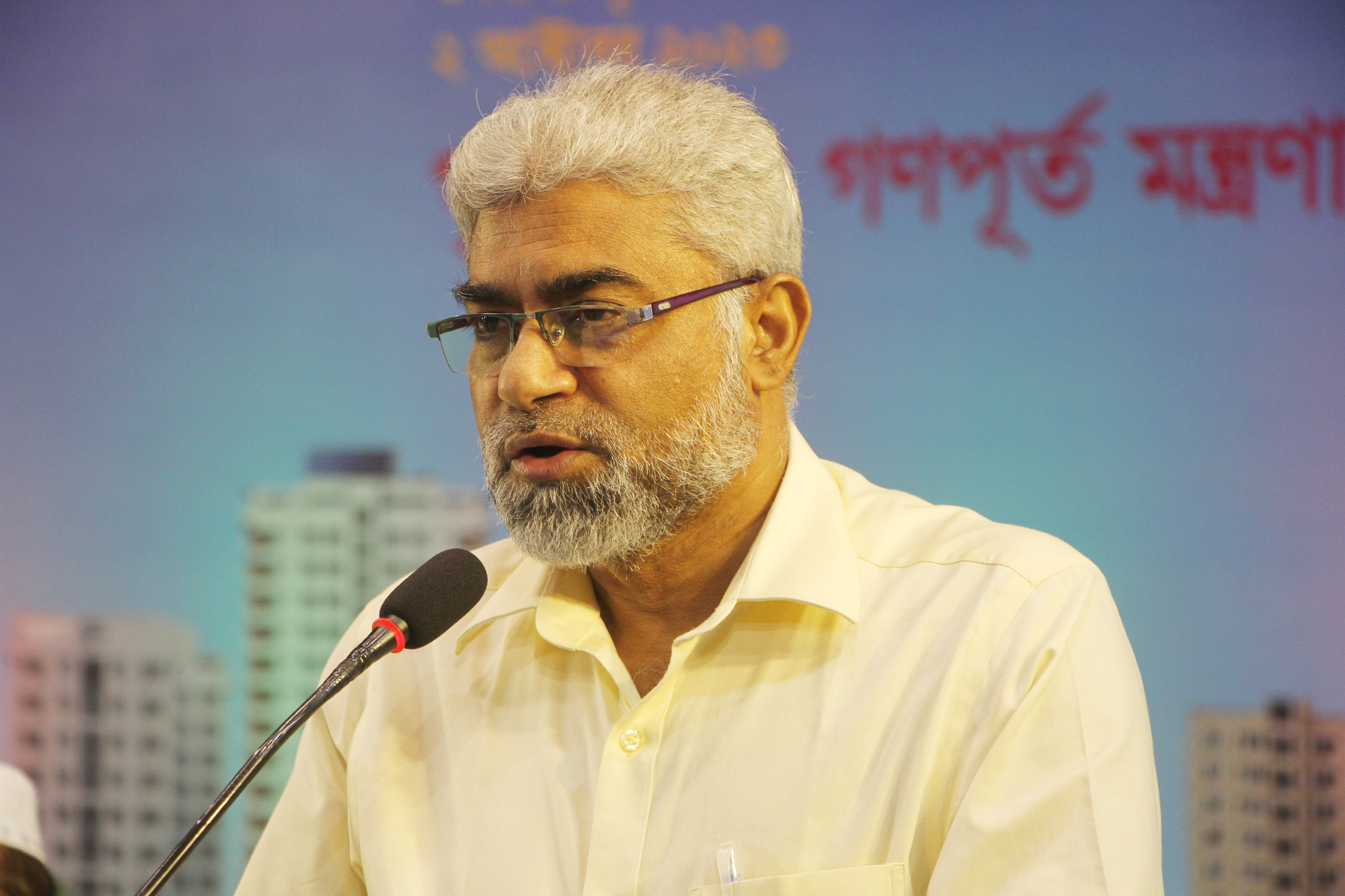 বিশ্ব বসতি দিবস ২০২৩ এর আলোচনা সভায় বক্তব্য রাখছেন জাতীয় গৃহায়ন কর্তৃপক্ষের চেয়ারম্যান খোন্দকার মোস্তাফিজুর রহমান এনডিসি