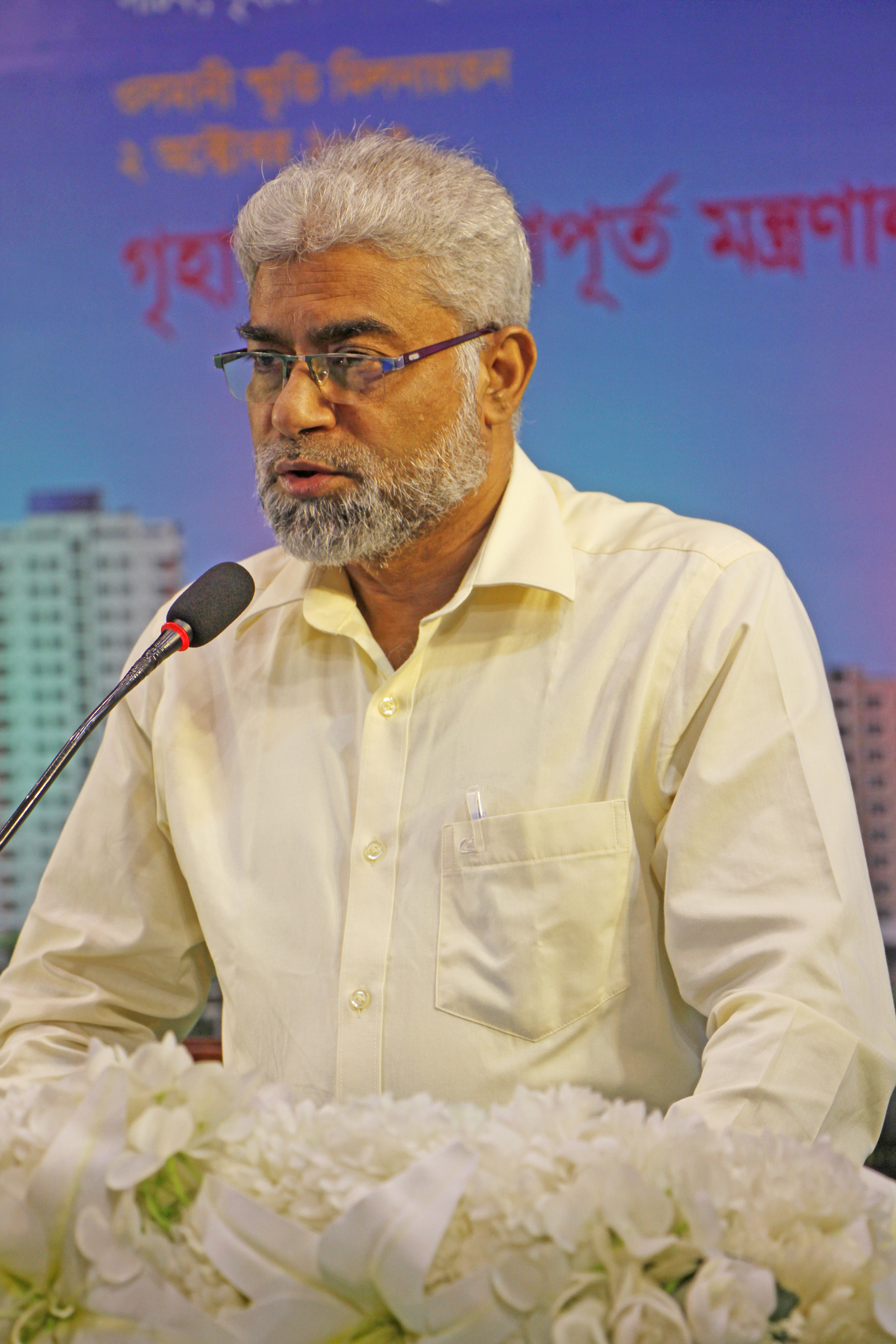 বিশ্ব বসতি দিবস ২০২৩ এর আলোচনা সভায় বক্তব্য রাখছেন জাতীয় গৃহায়ন কর্তৃপক্ষের চেয়ারম্যান খোন্দকার মোস্তাফিজুর রহমান এনডিসি