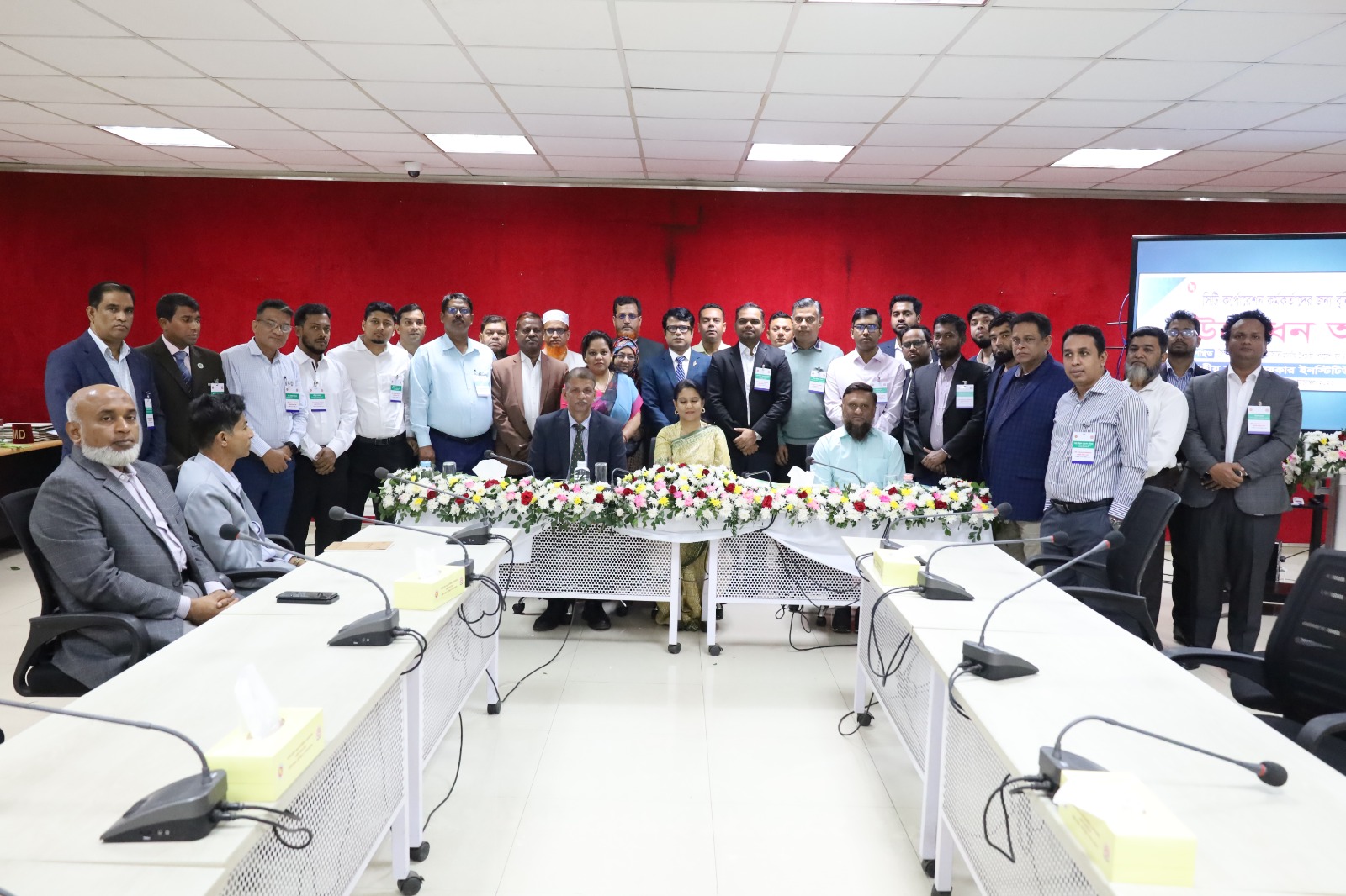 সিটি কর্পোরেশনের কর্মকর্তাগণের জন্য আয়োজিত বুনিয়াদি প্রশিক্ষণের উদ্বোধন অনুষ্ঠান ও ফটোসেশনে মাননীয় উপদেষ্টা সৈয়দা রিজওয়ানা হাসান।