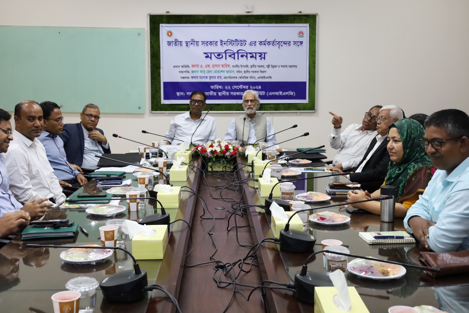 মাননীয় উপদেষ্টা জনাব এ. এফ. হাসান আরিফ এবং সচিব জনাব আবু হেনা মোরশেদ জামান এঁর সাথে এনআইএলজি’র কর্মকর্তাগণের মতবিনিময় সভা অনুষ্ঠিত।