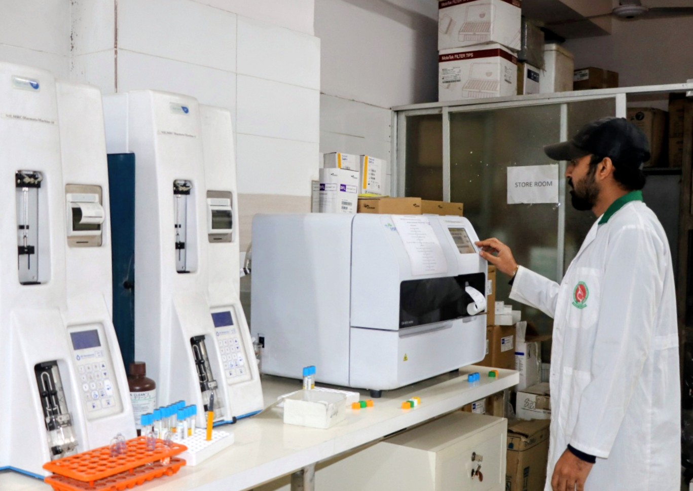 ল্যাবরেটরী ৪