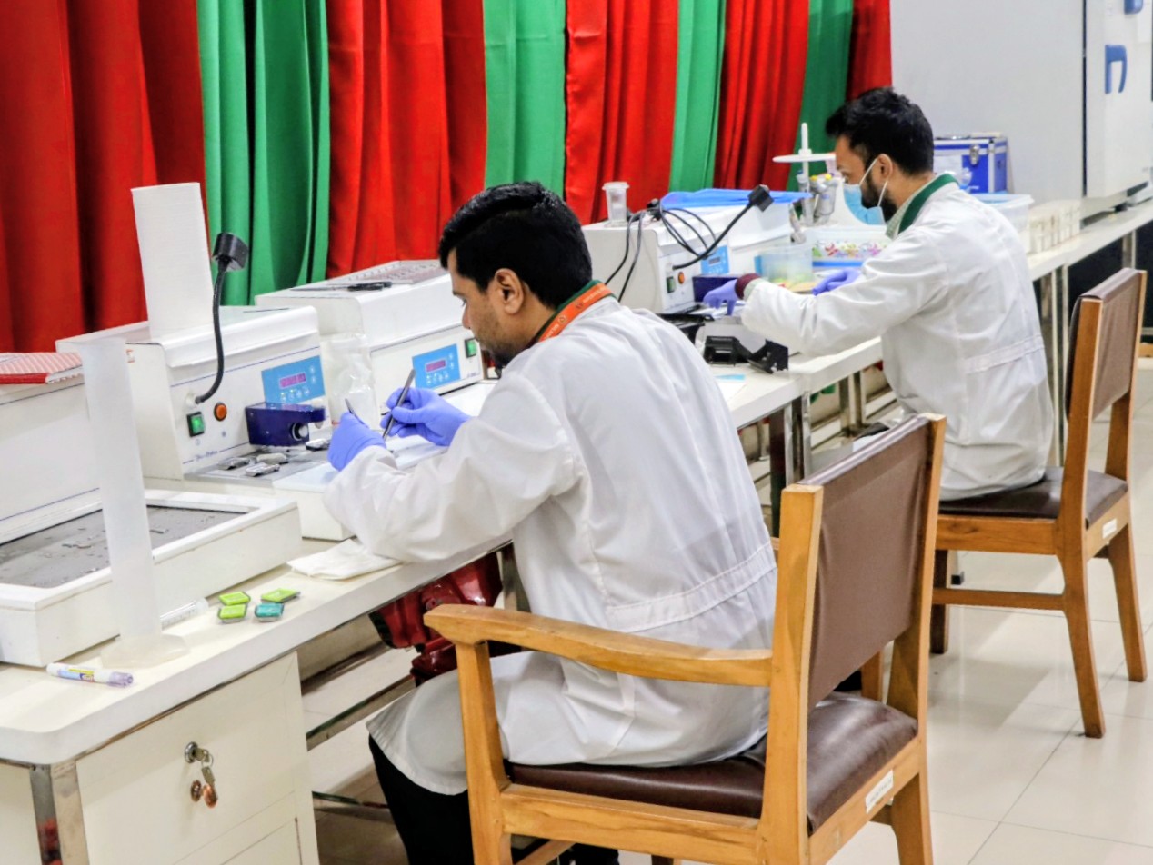 ল্যাবরেটরী ৩