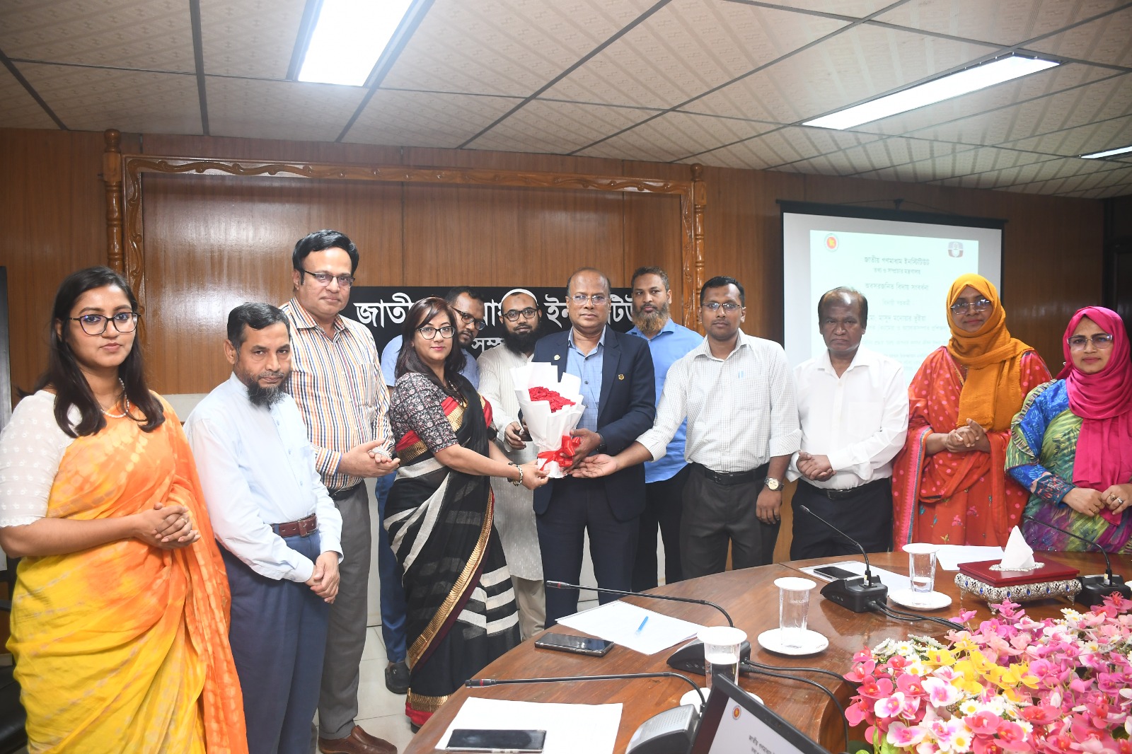 NIMC মহাপরিচালক গনপ্রজাতন্ত্রী বাংলাদেশ সরকারের গ্রেড-১ এ পদোন্নতি প্রাপ্ত হওয়ায় ফুলেল শুভেচ্ছা