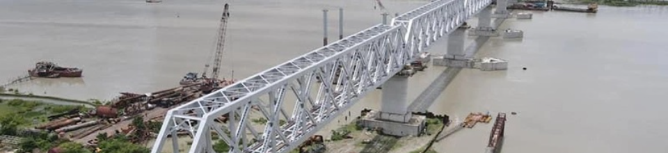 রেল ব্রিজ দিনের বেলায়