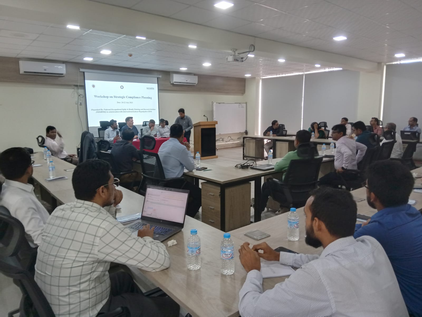 ক্লাসে প্রশিক্ষণের সময়