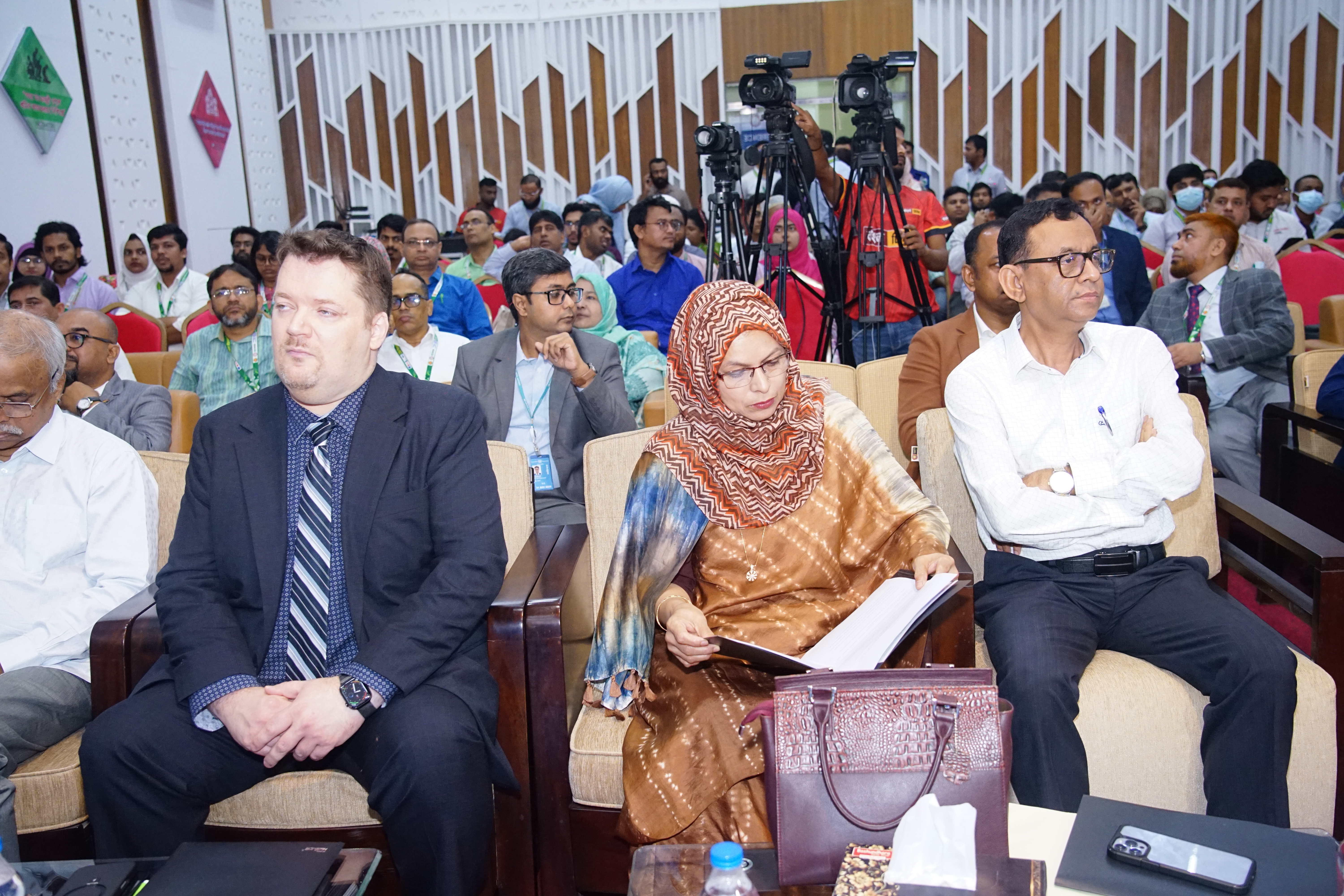 অতিথিবৃন্দ