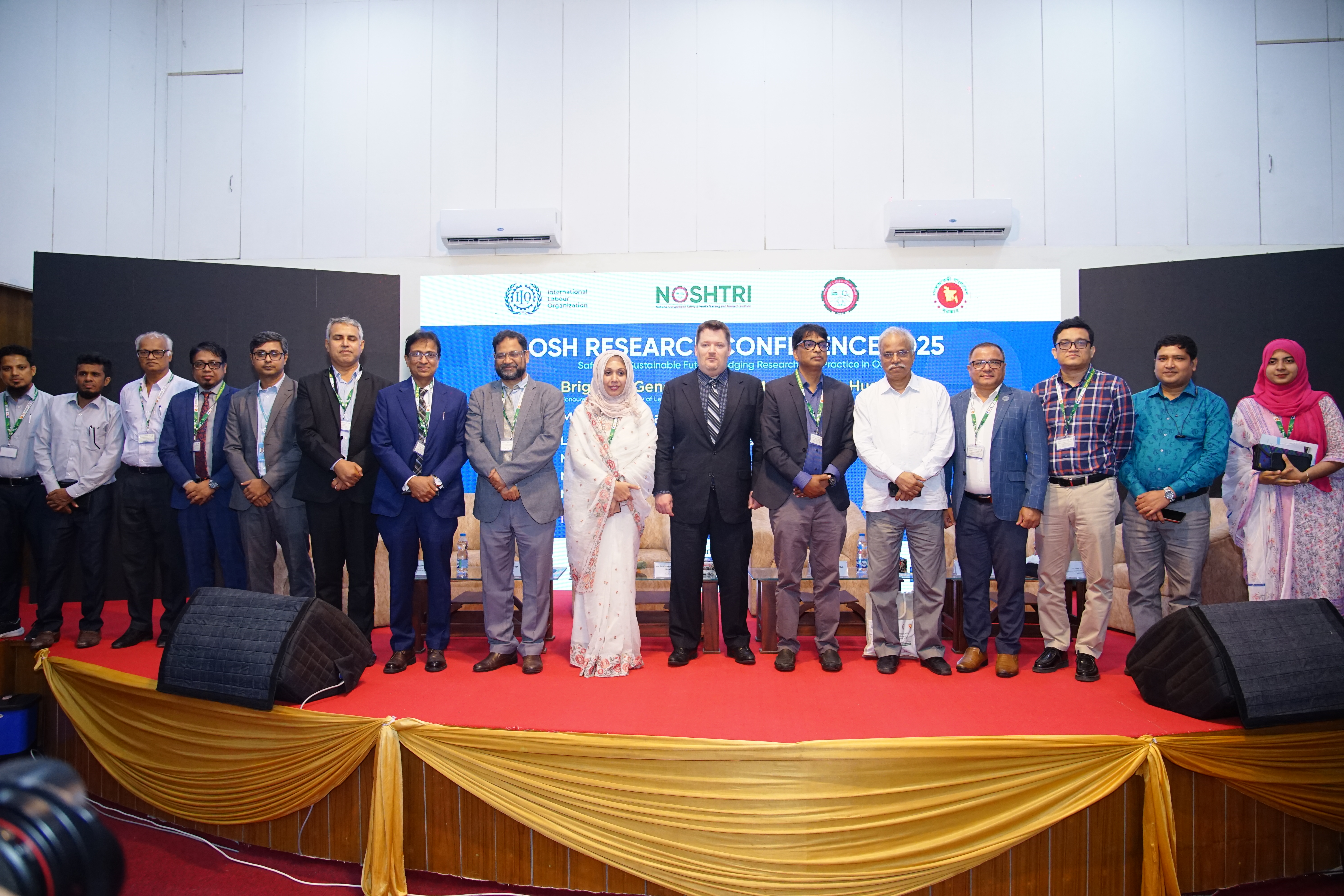 OSH Research Conference ২০২৫ (গ্রুপ ফটো)