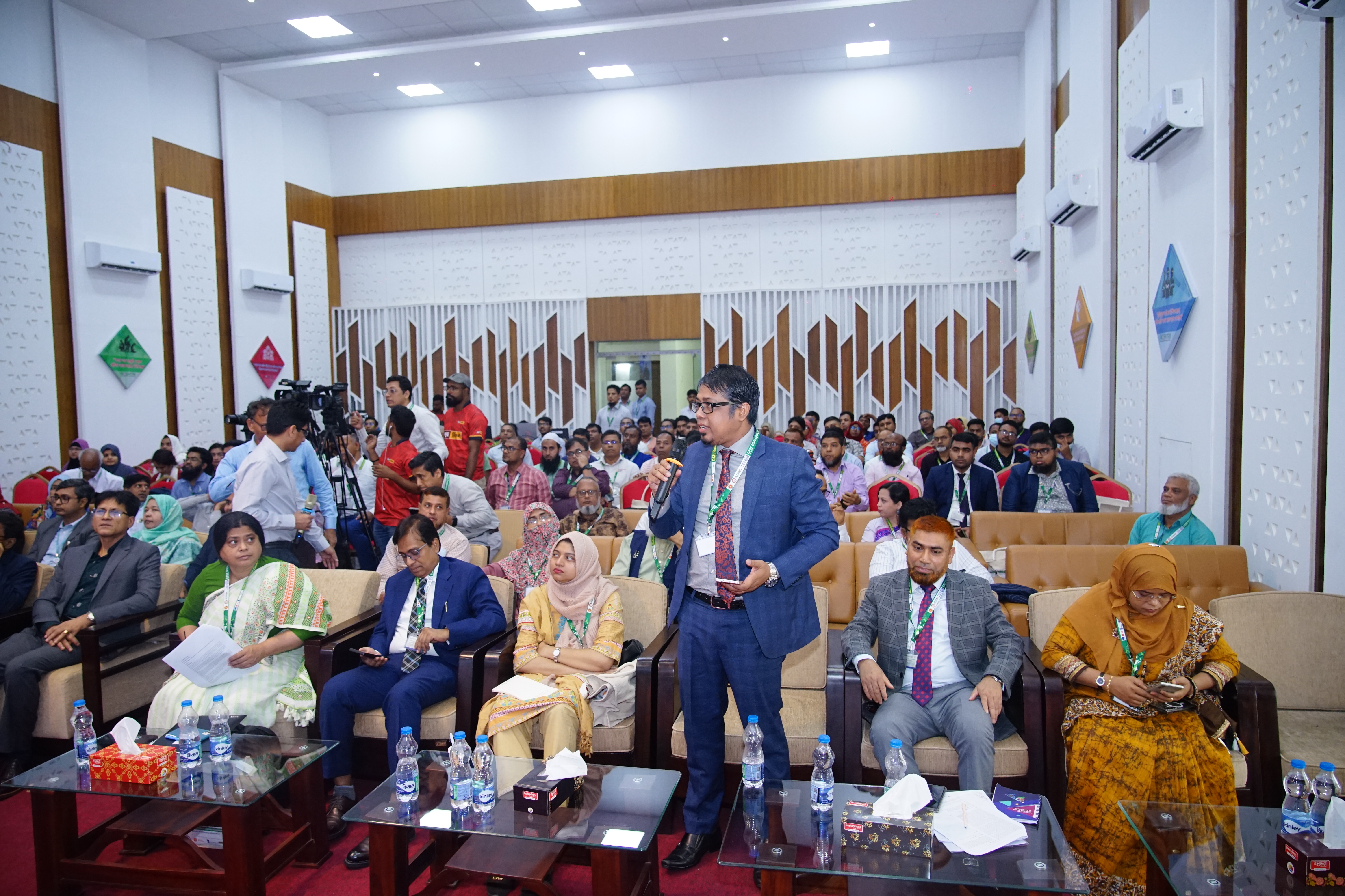 অতিথিবৃন্দ