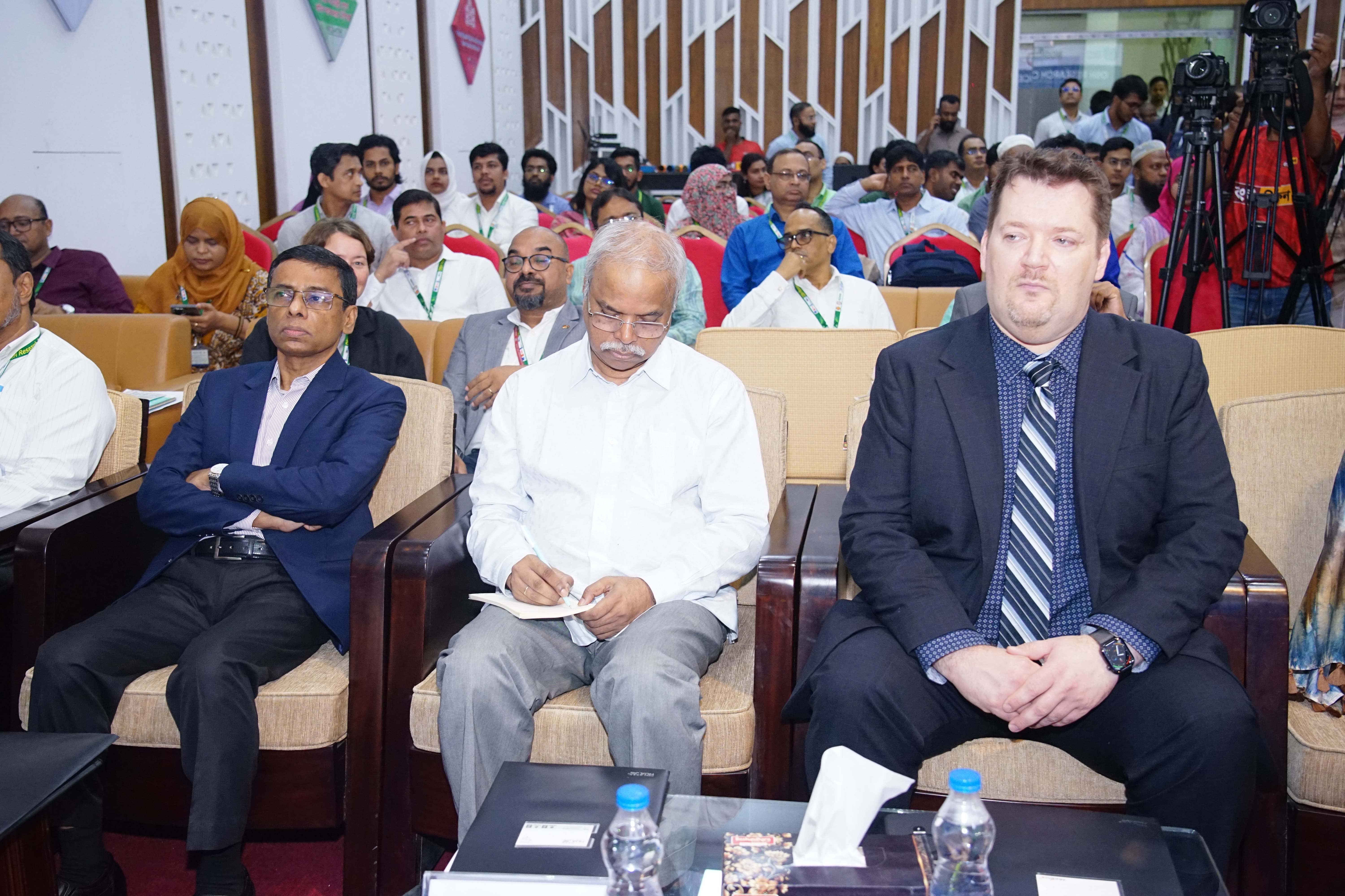 অতিথিবৃন্দ