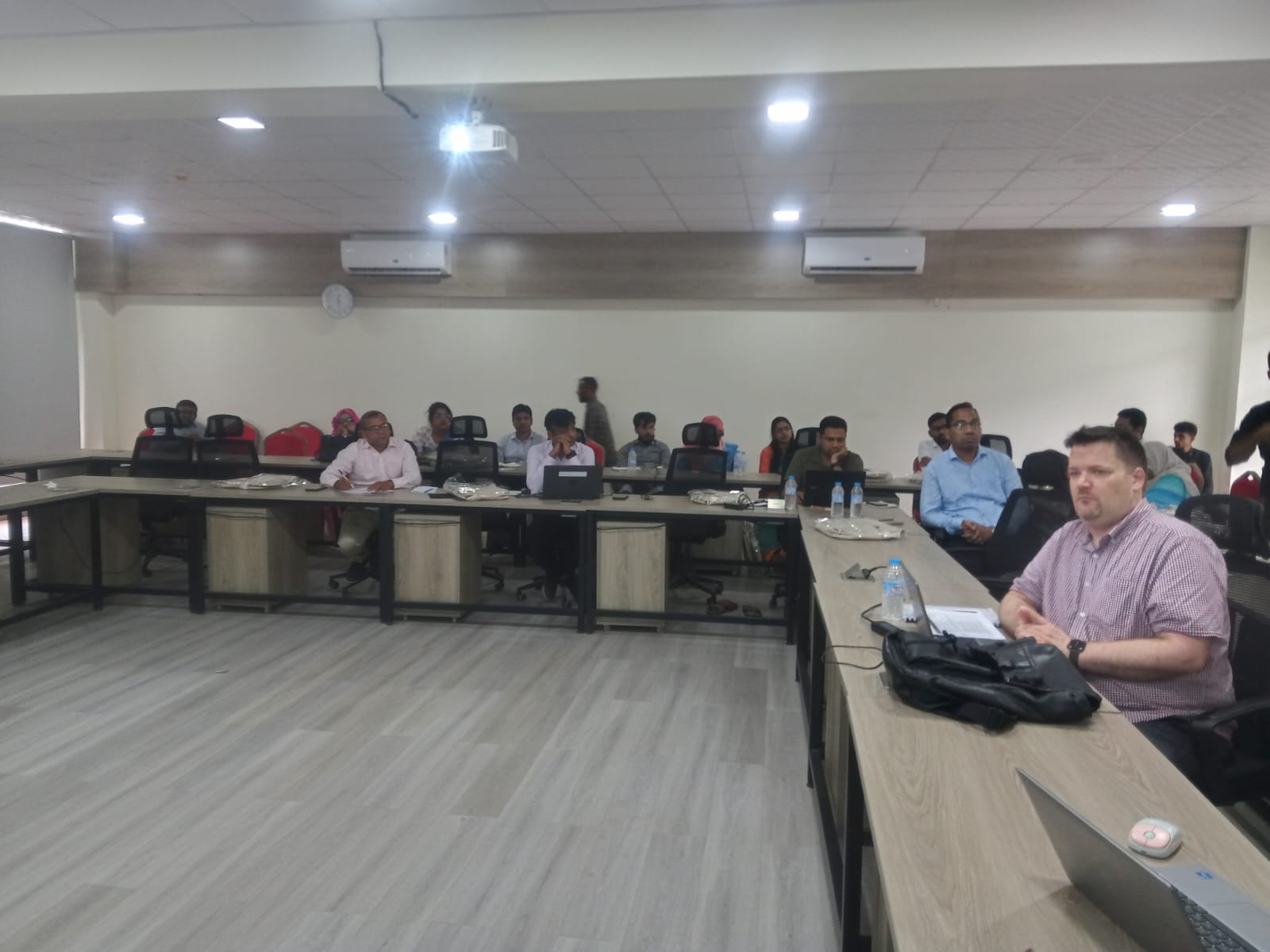 ক্লাসে প্রশিক্ষণের সময়