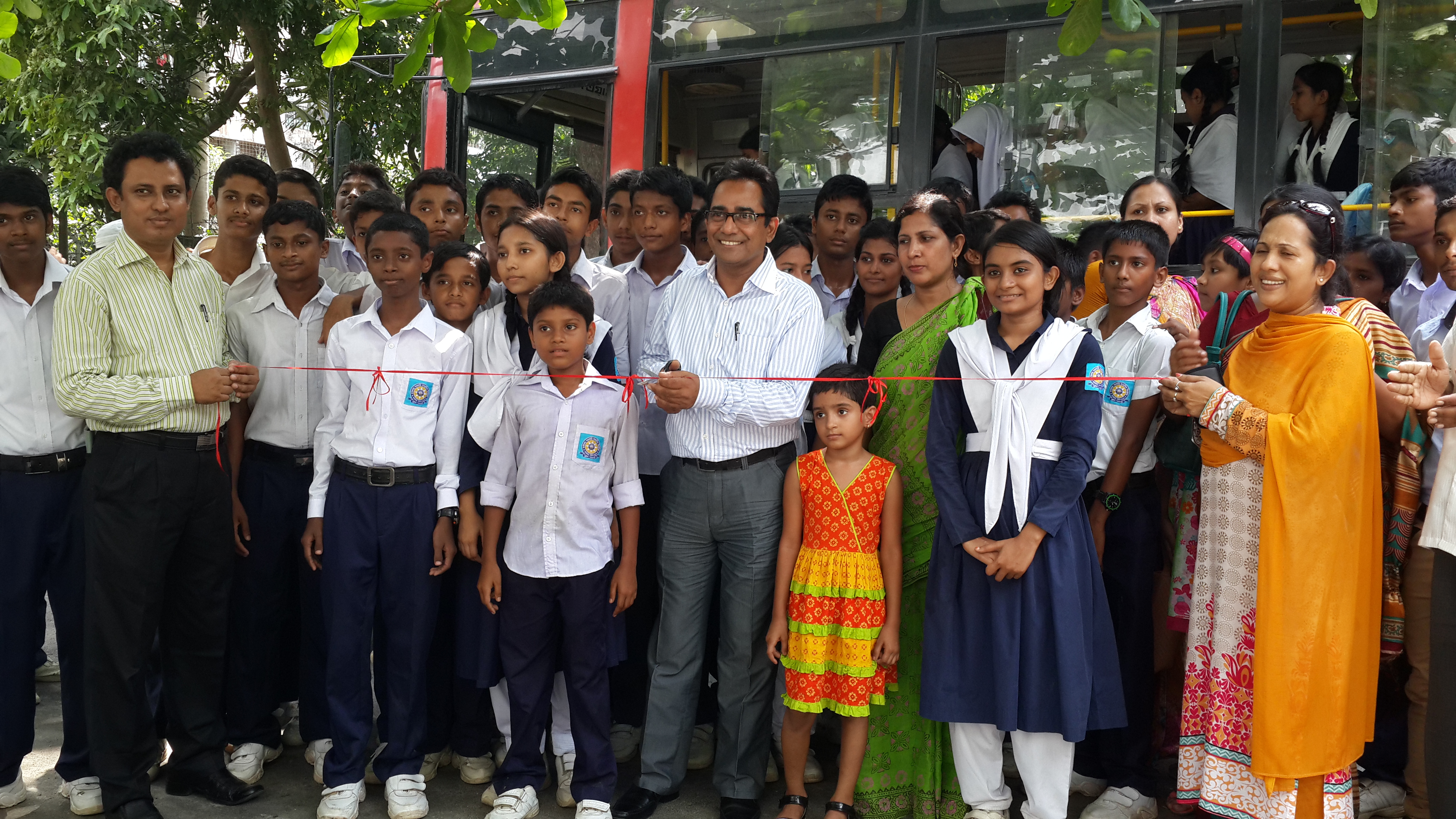 ছাত্র-ছাত্রীদের জন্য বিনামূল্যে বাস সার্ভিস