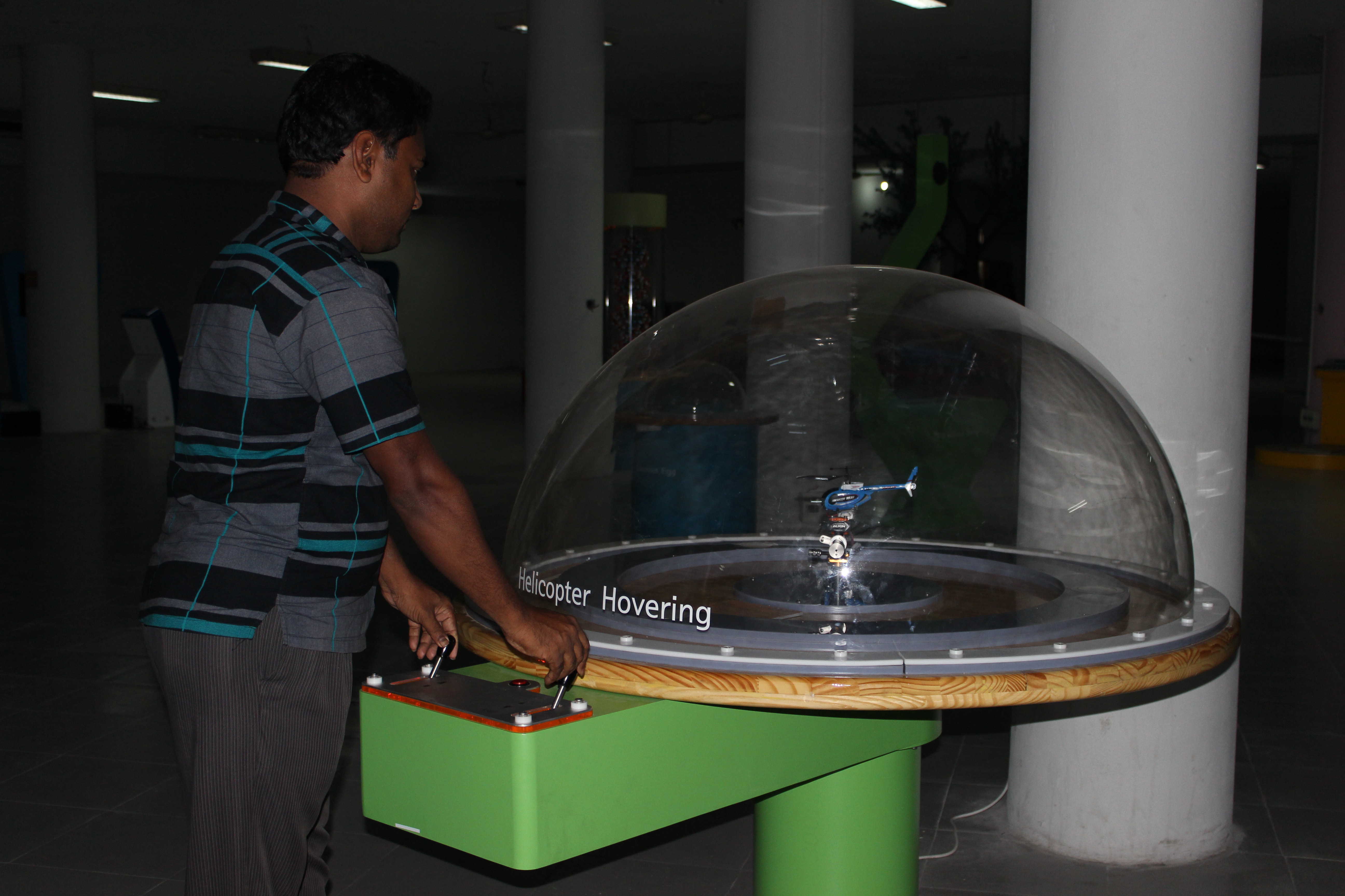 হেলিকপ্টার হোভারিং