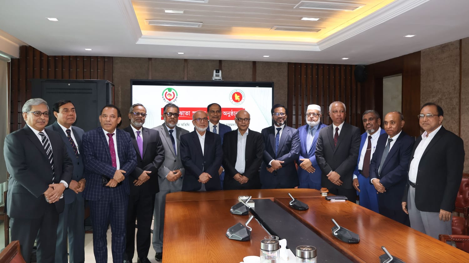 সর্বজনীন পেনশন স্কিমে সহযোগিতার জন্য জাতীয় পেনশন কর্তৃপক্ষ ও ১৭টি বেসরকারি ব্যাংকের সমঝোতা স্মারক স্বাক্ষর