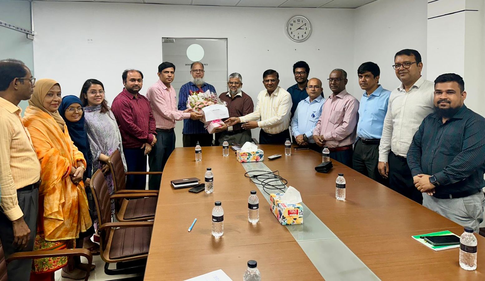 জাতীয় পেনশন কর্তৃপক্ষের নতুন নির্বাহী চেয়ারম্যান ড. মো. সুরাতুজ্জামান মহোদয়কে ফুলেল শুভেচ্ছা।