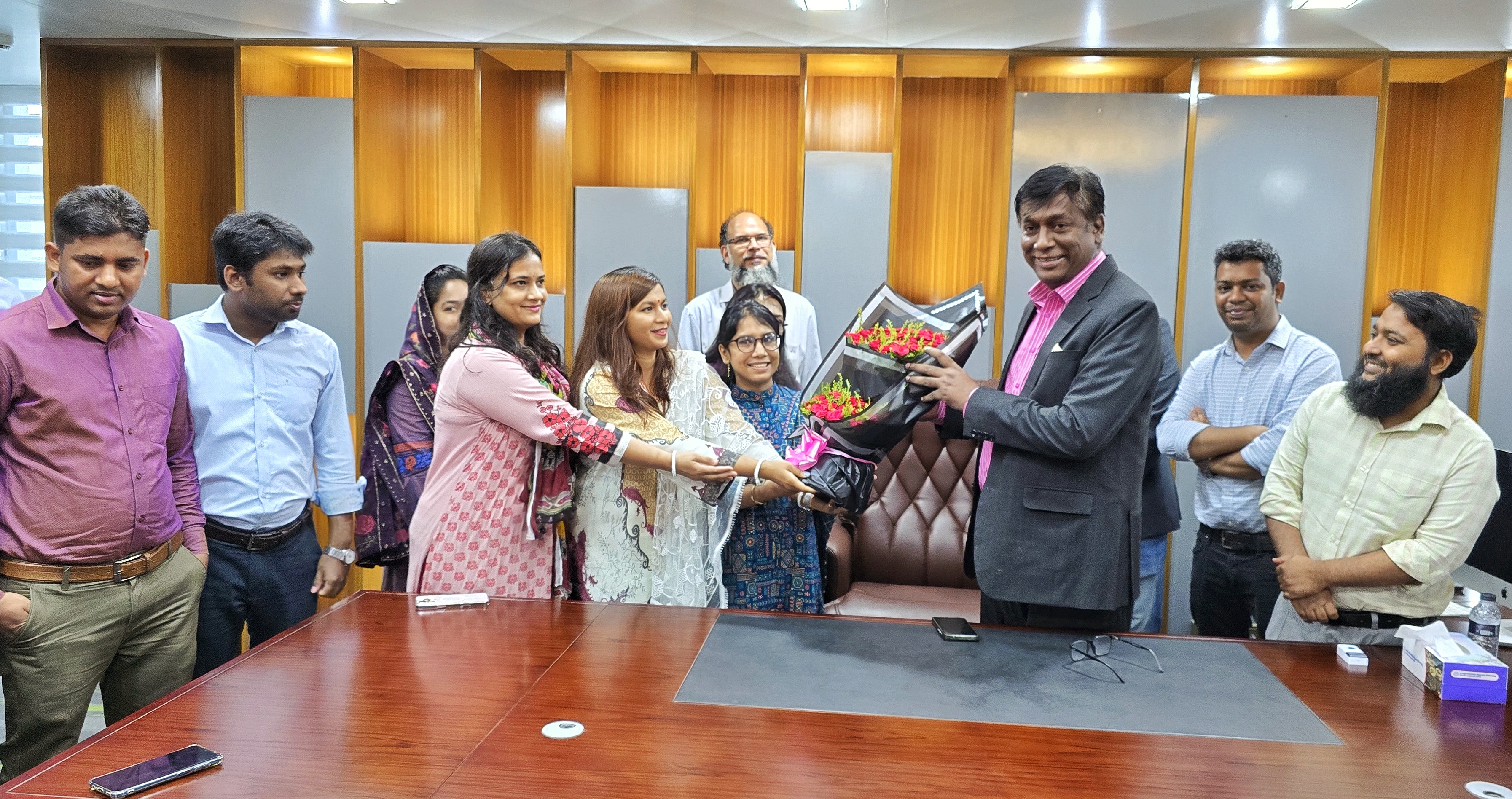 নিউক্লিয়ার পাওয়ার প্ল্যান্ট কোম্পানী বাংলাদেশ লিমিটেড (এনপিসিবিএল)-এর ব্যবস্থাপনা পরিচালক ড. মোঃ জাহেদুল হাছানকে কর্মকর্তা-কর্মচারীগণের ফুলেল শুভেচ্ছা