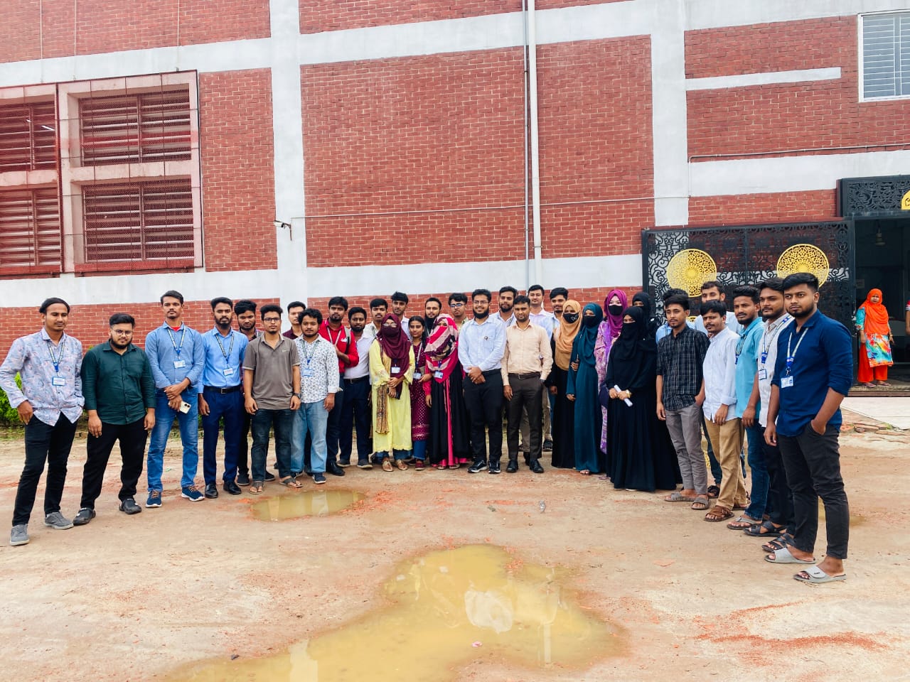 লেভেল-৩,টার্ম-১ এর শিক্ষার্থীদের ইউরো নিট স্পিনিং লিমিটেট কম্পানিতে মিল ভিজিট এর খন্ড চিত্র