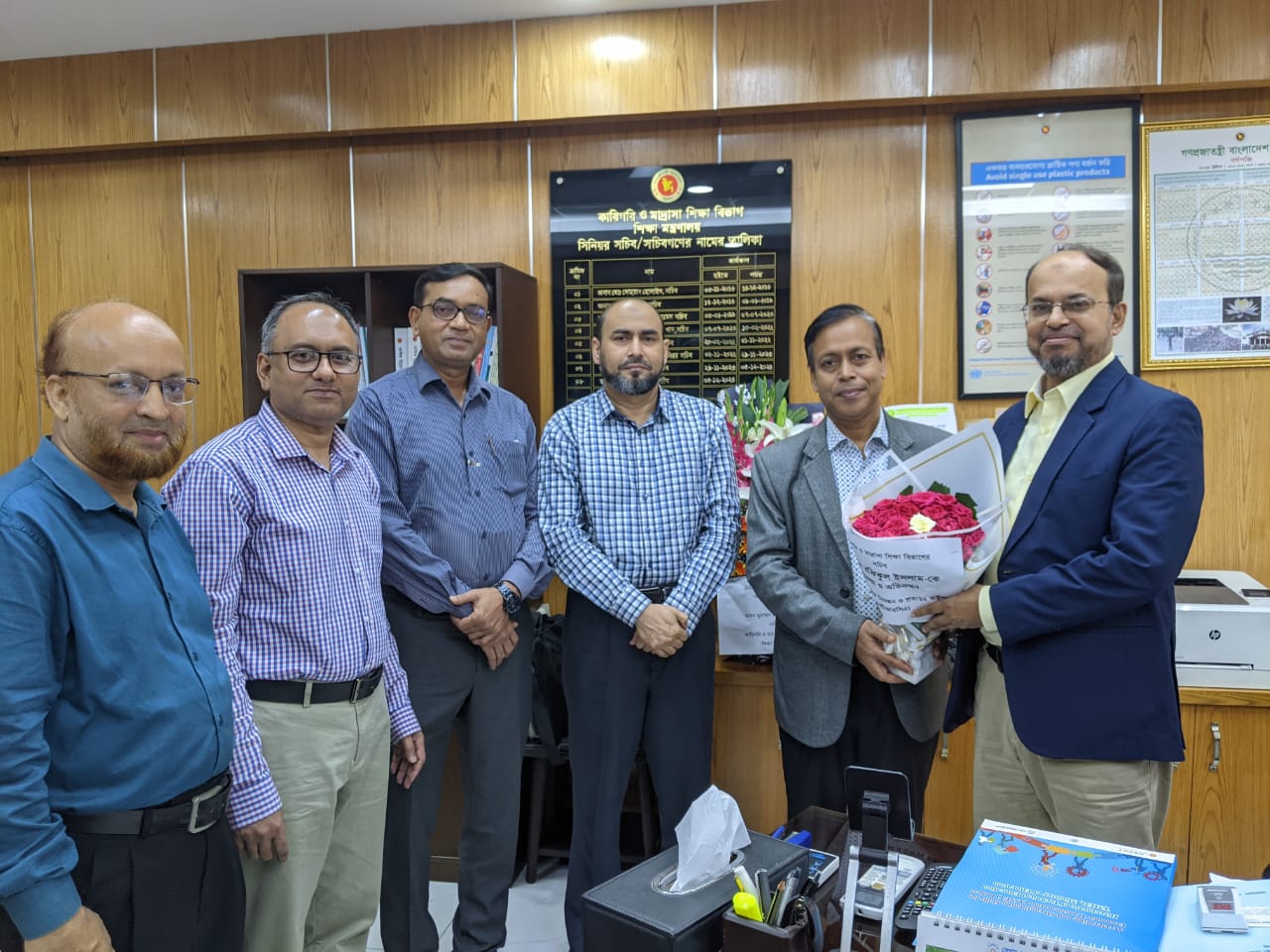 কারিগরি ও মাদ্রাসা শিক্ষা বিভাগের সচিব মহোদয়কে এনটিআরসিএ-এর পক্ষ থেকে ফুলেল শুভেচ্ছা