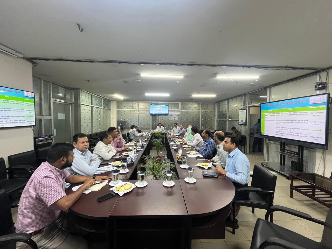 বেসরকারি শিক্ষক নিবন্ধন ও প্রত্যয়ন কর্তৃপক্ষ (এনটিআরসিএ)-এর মাসিক সমন্বয় সভায় কর্মকর্তাবৃন্দ