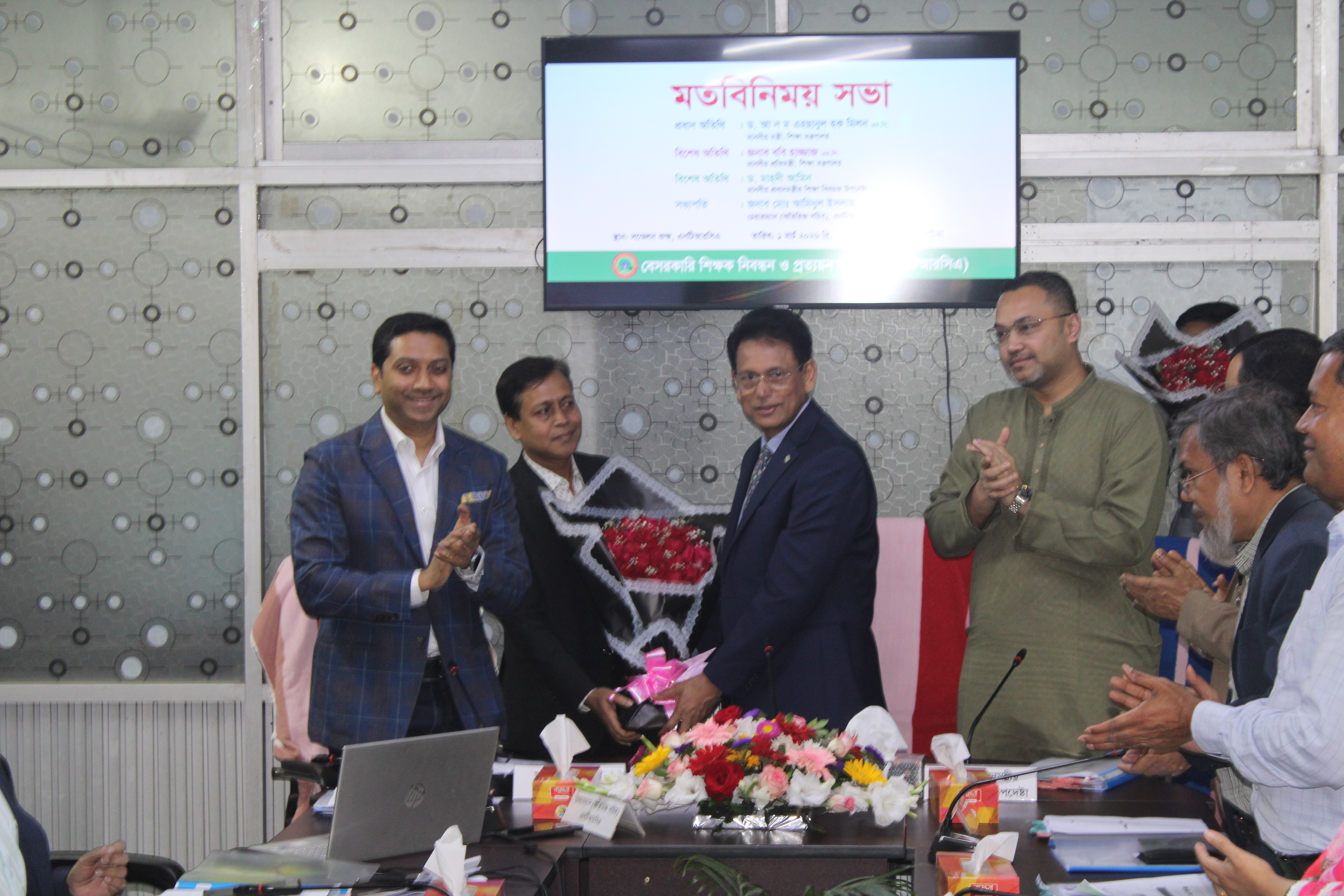 মাননীয় শিক্ষামন্ত্রী, প্রতিমন্ত্রী ও উপদেষ্টার সাথে এনটিআরসিএ-এর কর্মকর্তাদের মতবিনিময় সভা।