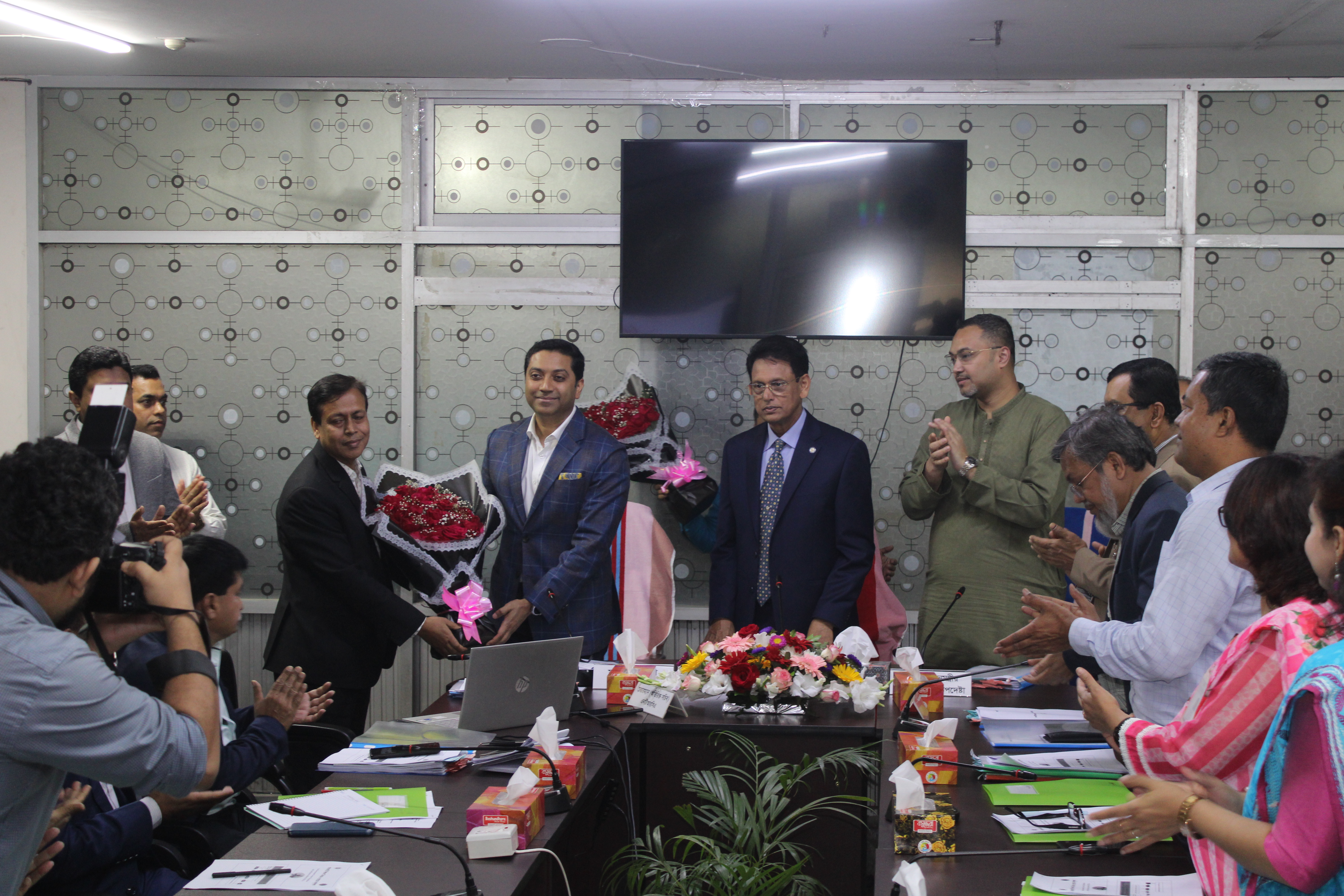 মাননীয় শিক্ষামন্ত্রী, প্রতিমন্ত্রী ও উপদেষ্টার সাথে এনটিআরসিএ-এর কর্মকর্তাদের মতবিনিময় সভা।