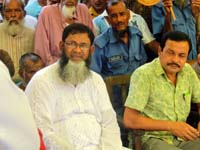 বিভিন্ন সমস্যার সমাধান দিচ্ছেন চেয়ারম্যান সাহেব