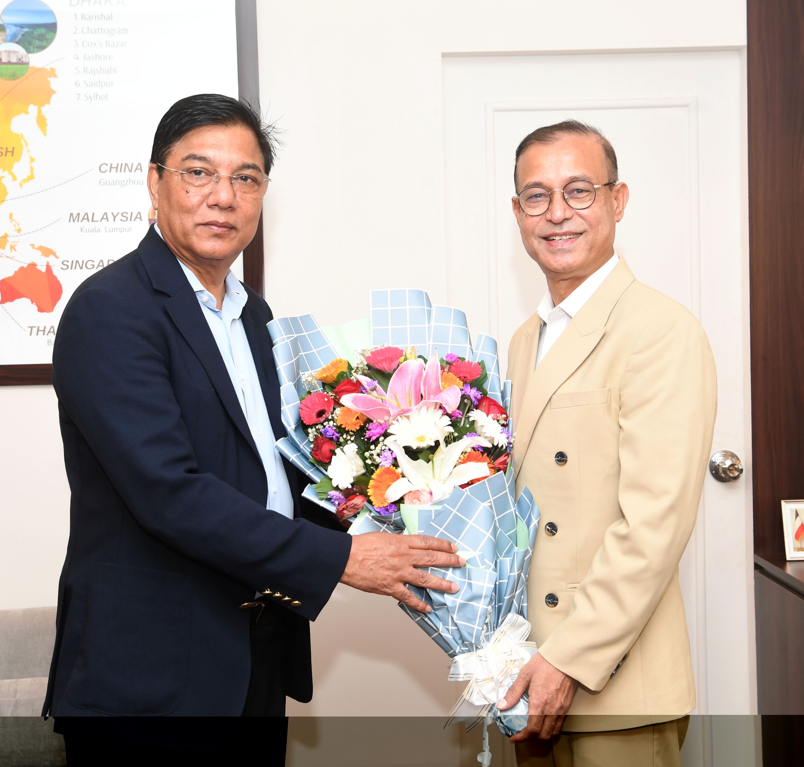 বেসামরিক বিমান পরিবহন ও পর্যটন মন্ত্রণালয়ের নবনিযুক্ত মন্ত্রী মহোদয়কে ফুলেল শুভেচ্ছা জানান বাপক-এর চেয়ারম্যান মহোদেয়।