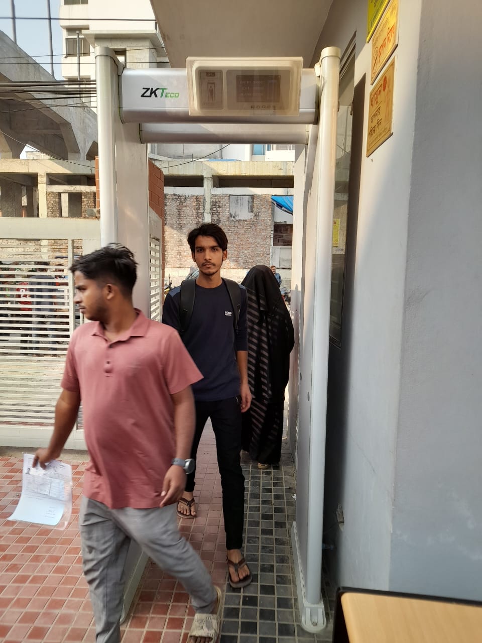 মেটাল ডিটেক্টর গেইট