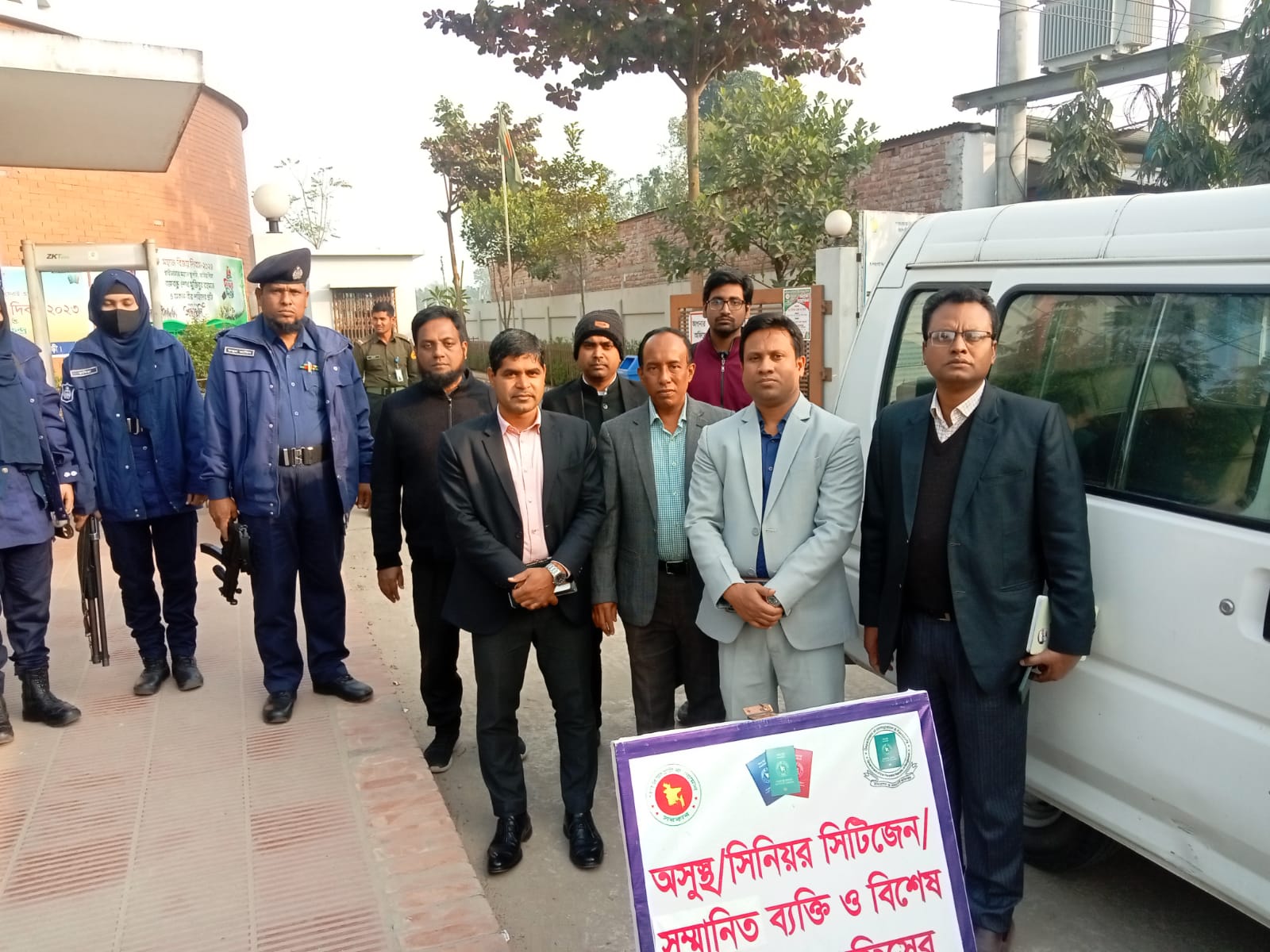 অনিয়ম/ বিশৃঙ্খলা প্রতিরোধে জেলা প্রশাসন, রাজবাড়ী ও আ. পাসপোর্ট অফিস, রাজবাড়ীর উদ্যেগে মোবাইল কোর্ট পরিচালনা।