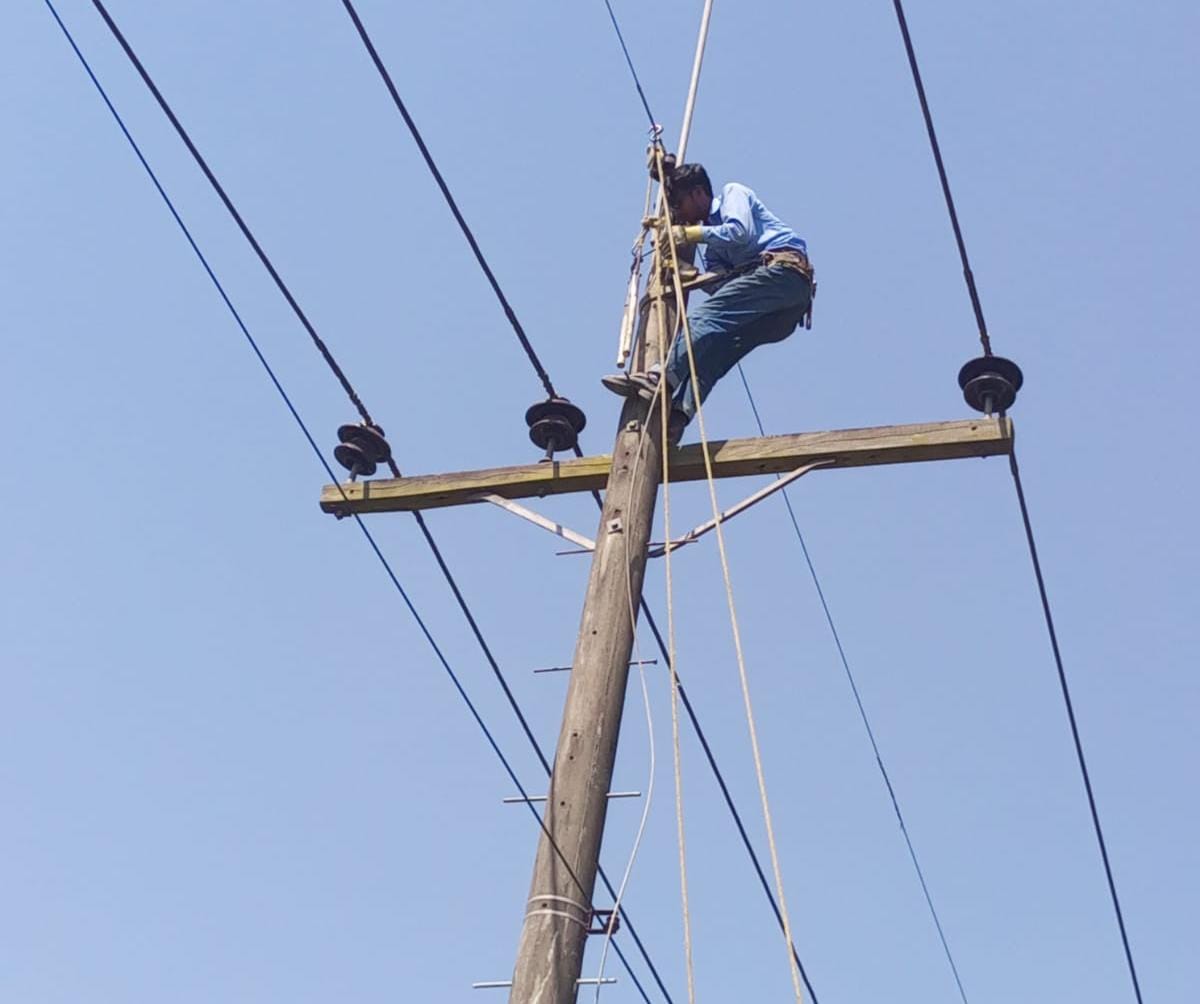 ৩৩ কেভি লাইন রক্ষনাবেক্ষণ কাজের স্থির চিএ