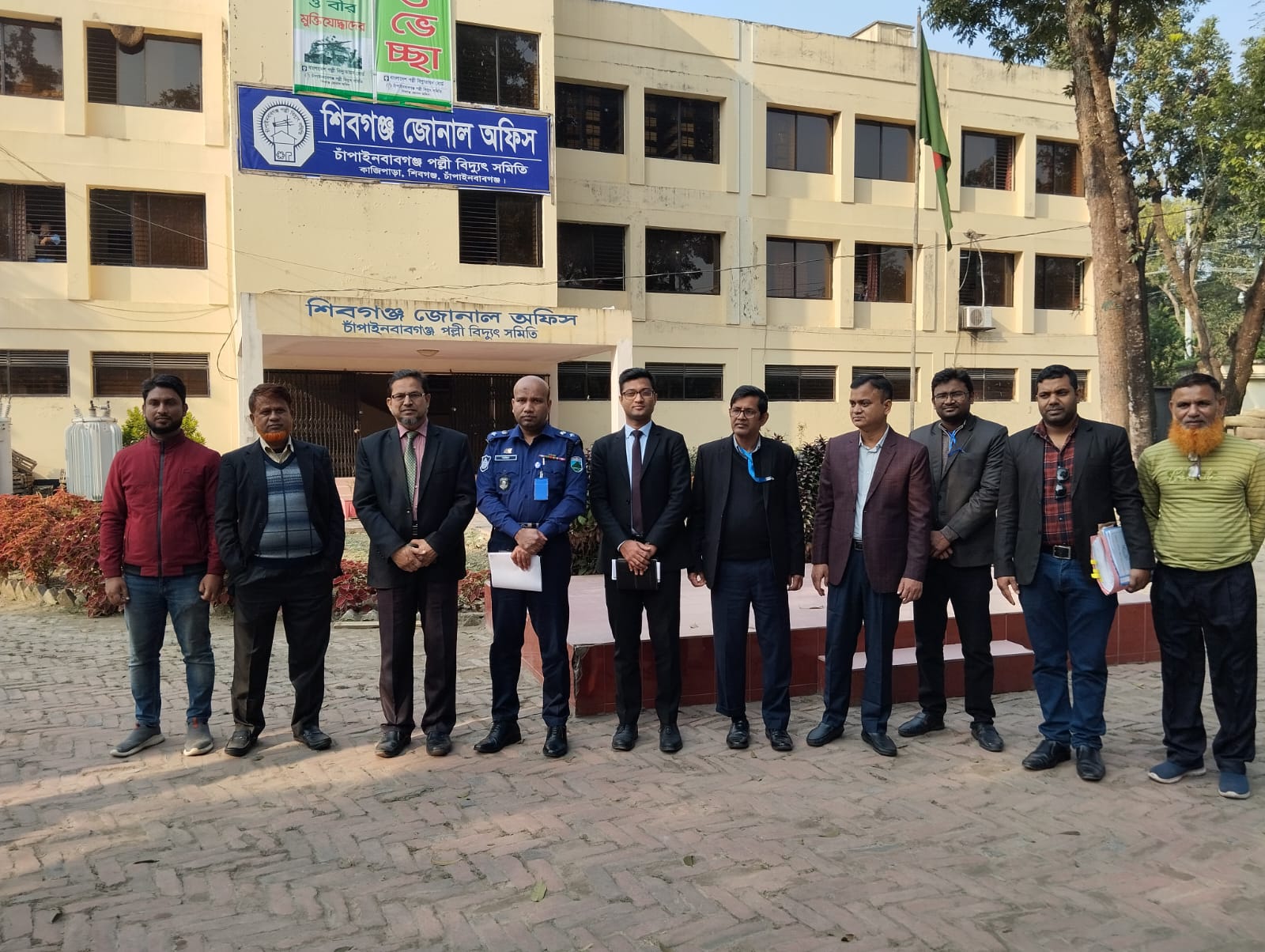 শিবগঞ্জ জোনাল অফিসে অদ্য অগ্নিনিরাপত্তার জন্য ফায়ার সার্ভিসের বিশেষ মহড়ার