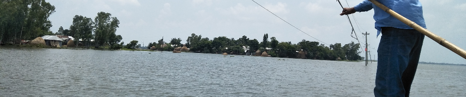 ঝুকিপূর্ণ লাইনে লাল পতাকা লাগানো