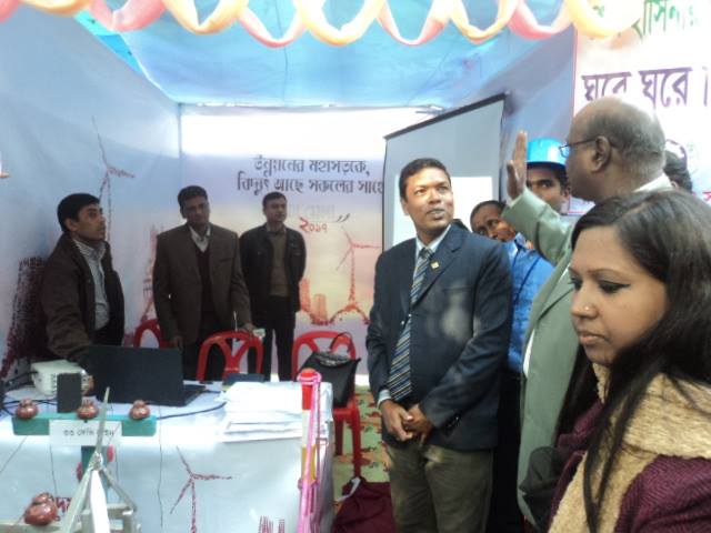 উন্নয়ন মেলা স্টল পরিদর্শন