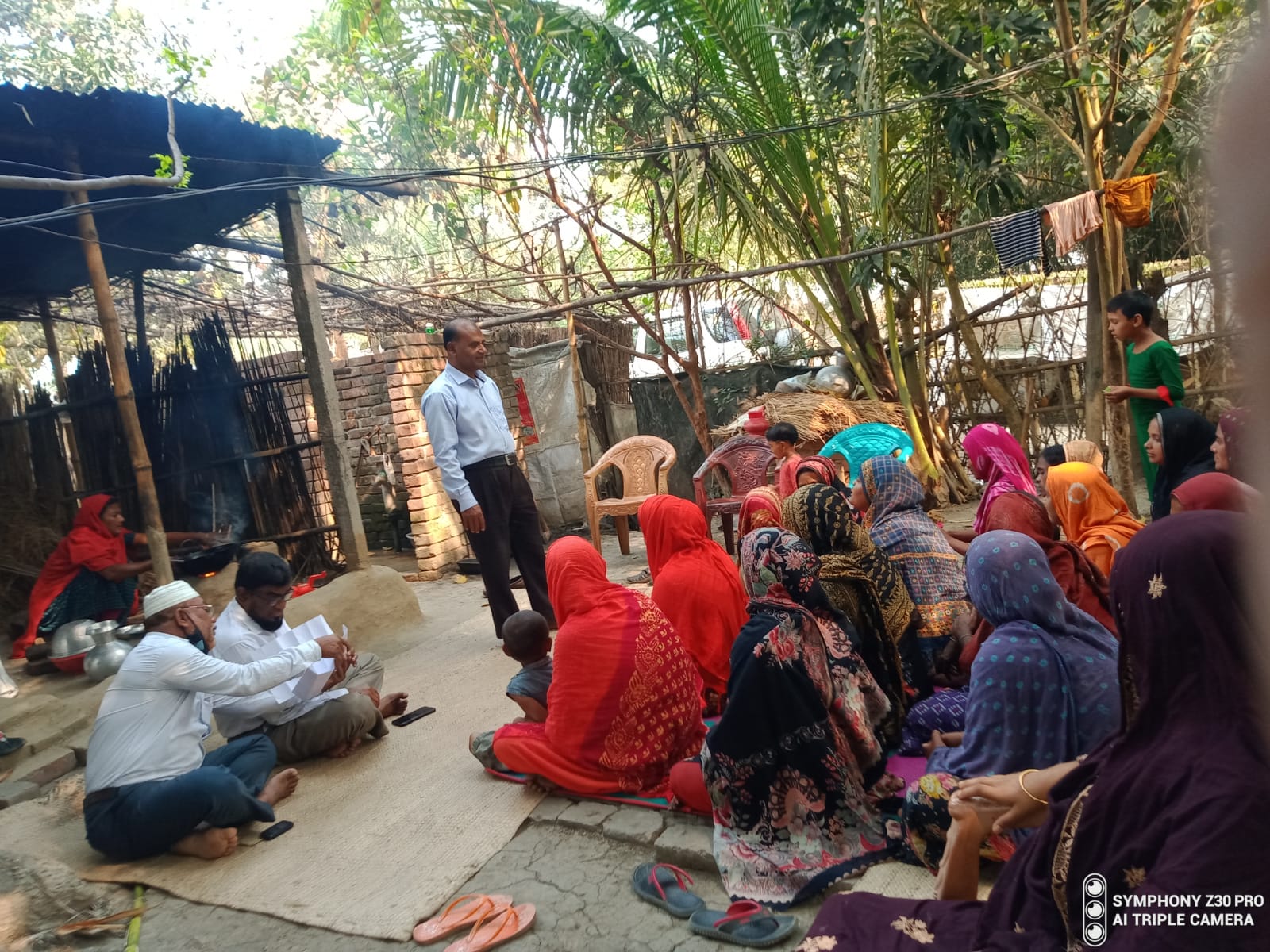 সেবা তরঙ্গ-৭ বাস্তবায়ন কল্পে কুষ্টিয়া অঞ্চলের কার্যালয় সমূহের সমিতি পর্যায়ে উঠান বৈঠক