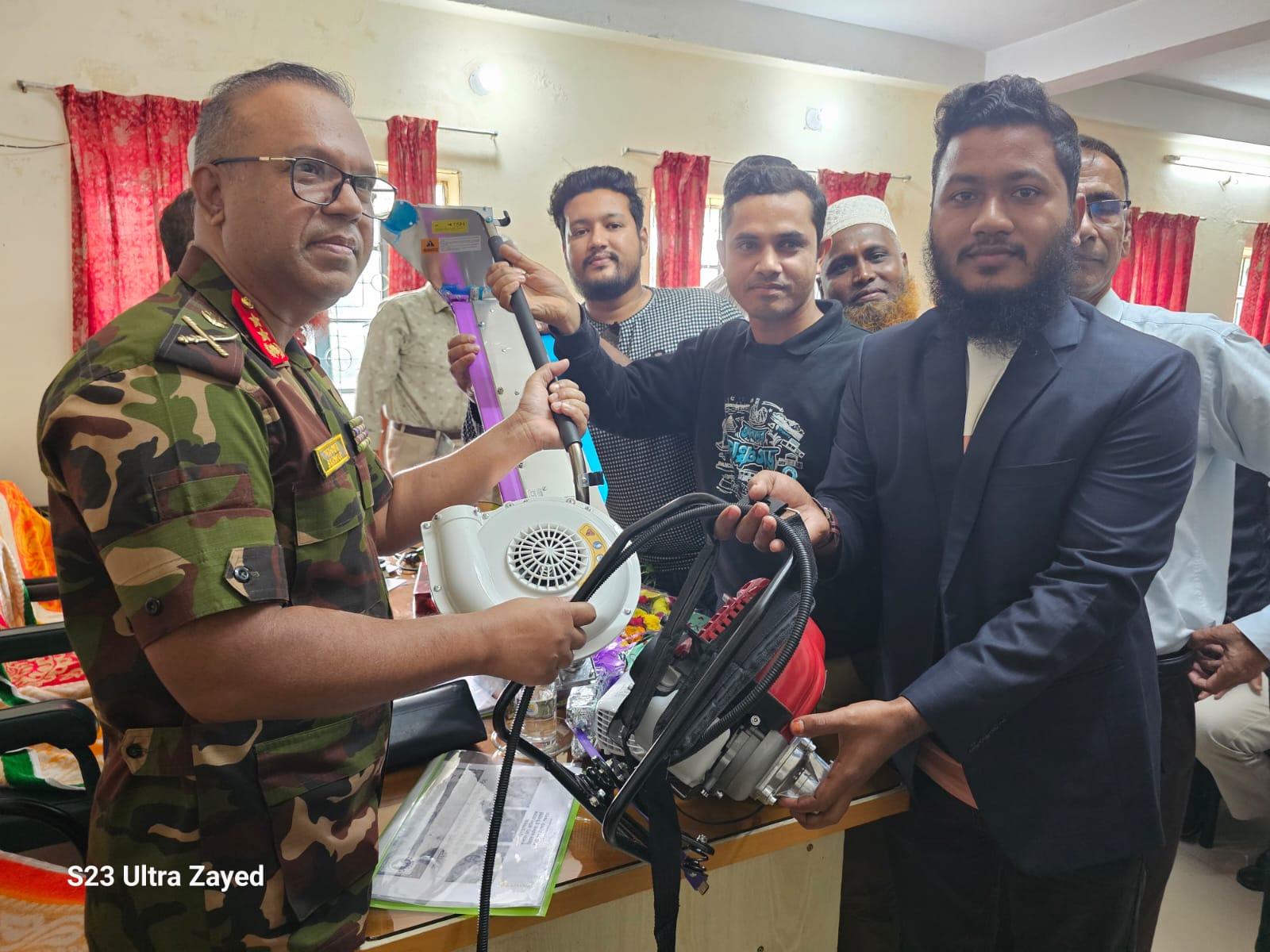 বাংলাদেশ চা বোর্ড এর প্রকল্প উন্নয়ন ইউনিট কর্তৃক বাস্তবায়নাধীন জলবায়ু পরিবর্তন প্রকল্পের আওতায় পঞ্চগড়ে প্লাকিং মেশিন বিতরণ করেন বাংলাদেশ চা বোর্ডের চেয়ারম্যান মেজর জেনারেল শেখ মো: সরওয়ার হোসেন, এসইউপি, এনসিডি, পিএসসি মহোদয়। (১৭.১১.২০২৪)