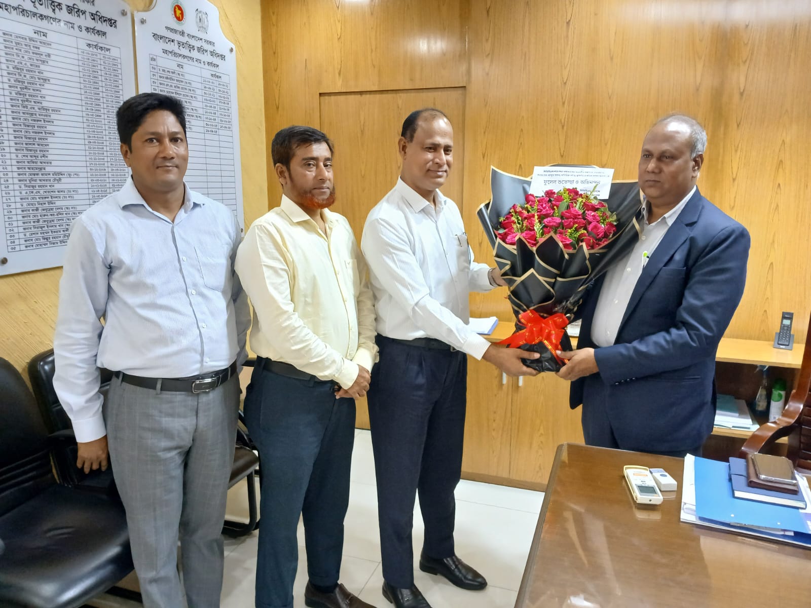 বোর্ড চেয়ারম্যান মহোদয়কে ফুলেল শুভেচ্ছা