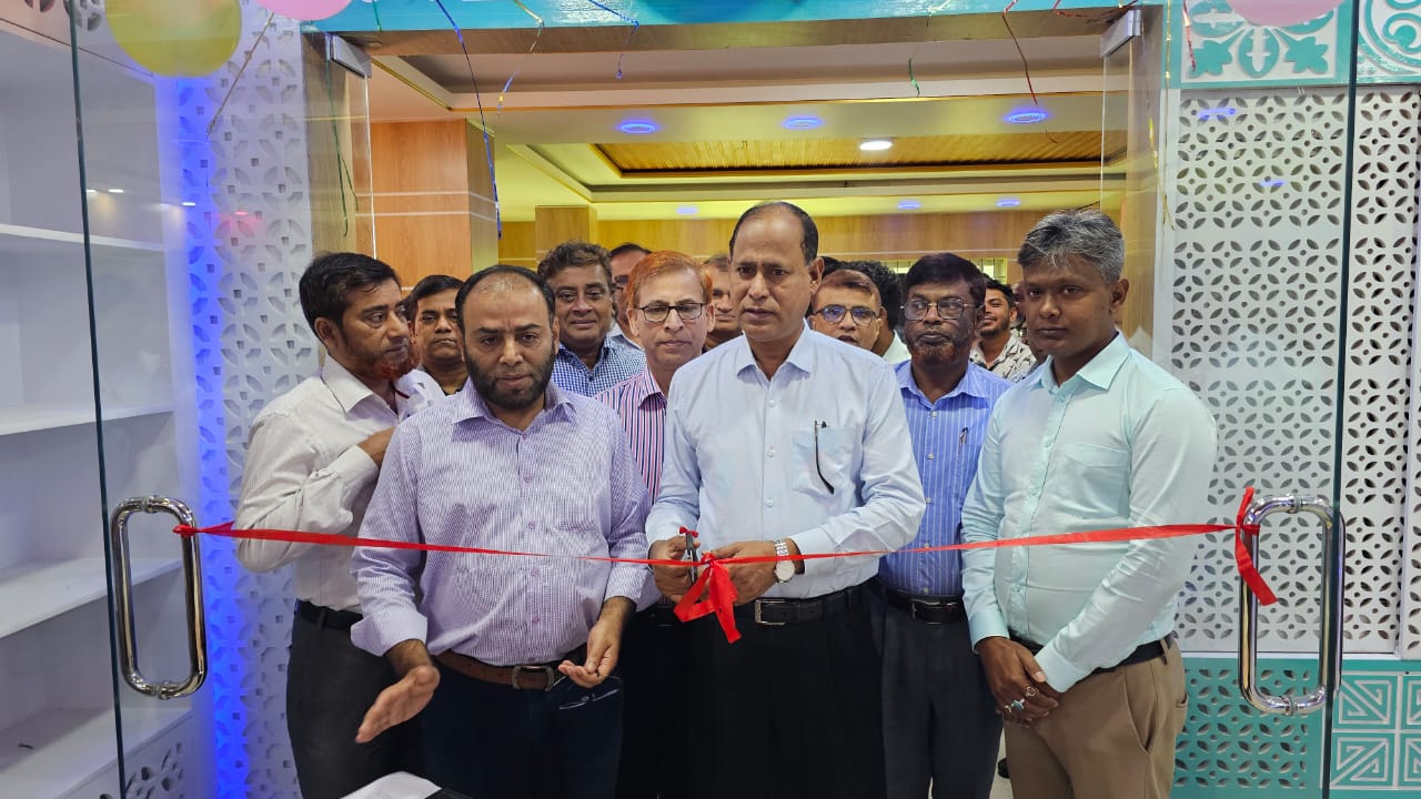 সংস্কারকৃত কনফারেন্স রুমের উদ্বোধন