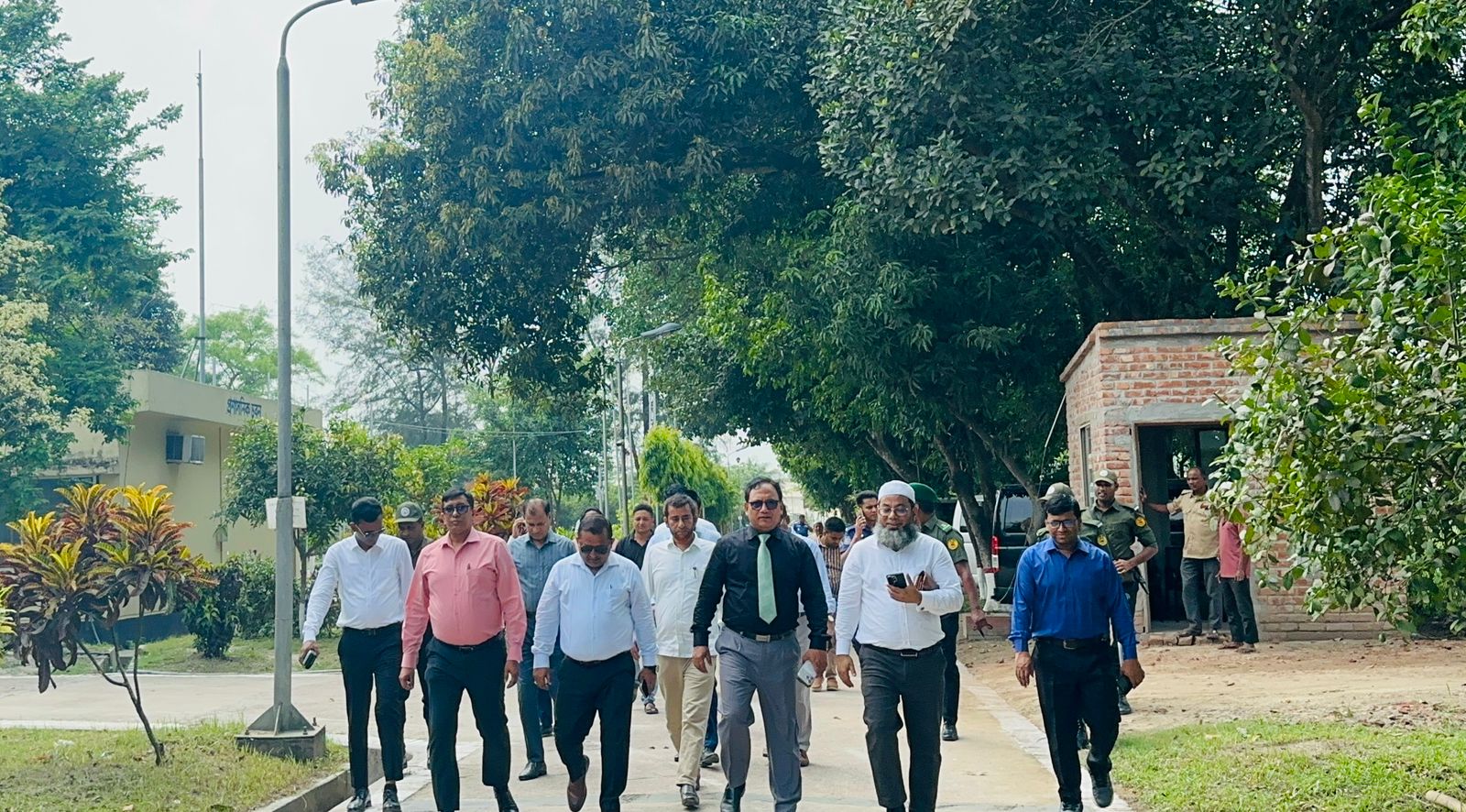 মাননীয় প্রধানমন্ত্রীর বগুড়া সফরকে নিরবিচ্ছিন্ন করার লক্ষ্যে রাজশাহী বিভাগীয় কমিশনার এবং সিরাজগঞ্জ জেলা প্রশাসনের ঊর্ধ্বতন কর্মকর্তাগণ পিজিসিএল-এর প্রধান কার্যালয় পরিদর্শন করেন।