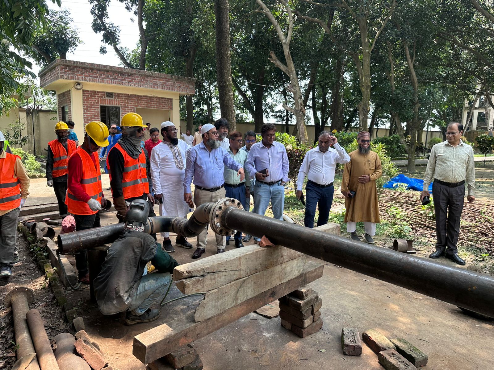 "Installation of Filter Separator with modification along with installation of Ball Valve at Baghabari Office Campus DRS" শীর্ষক কাজ পরিদর্শনে ব‍্যবস্থাপনা পরিচালক মহোদয় এবং অন‍্যান‍্য ঊর্ধত্বন কর্মকর্তাবৃন্দ"