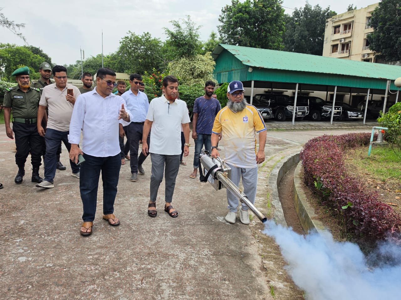 পশ্চিমাঞ্চল গ্যাস কোম্পানী লিমিটেড (পিজিসিএল)-এ ডেঙ্গু প্রতিরোধ ও পরিচ্ছন্নতা অভিযান-২০২৬ কার্যক্রমের উদ্বোধন করেন পিজিসিএল-এর ব্যবস্থাপনা পরিচালক মহোদয়।