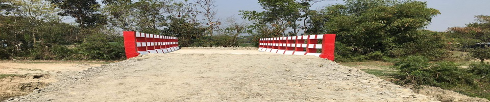 গ্রামীণ রাস্তায় ব্রীজ নির্মাণ