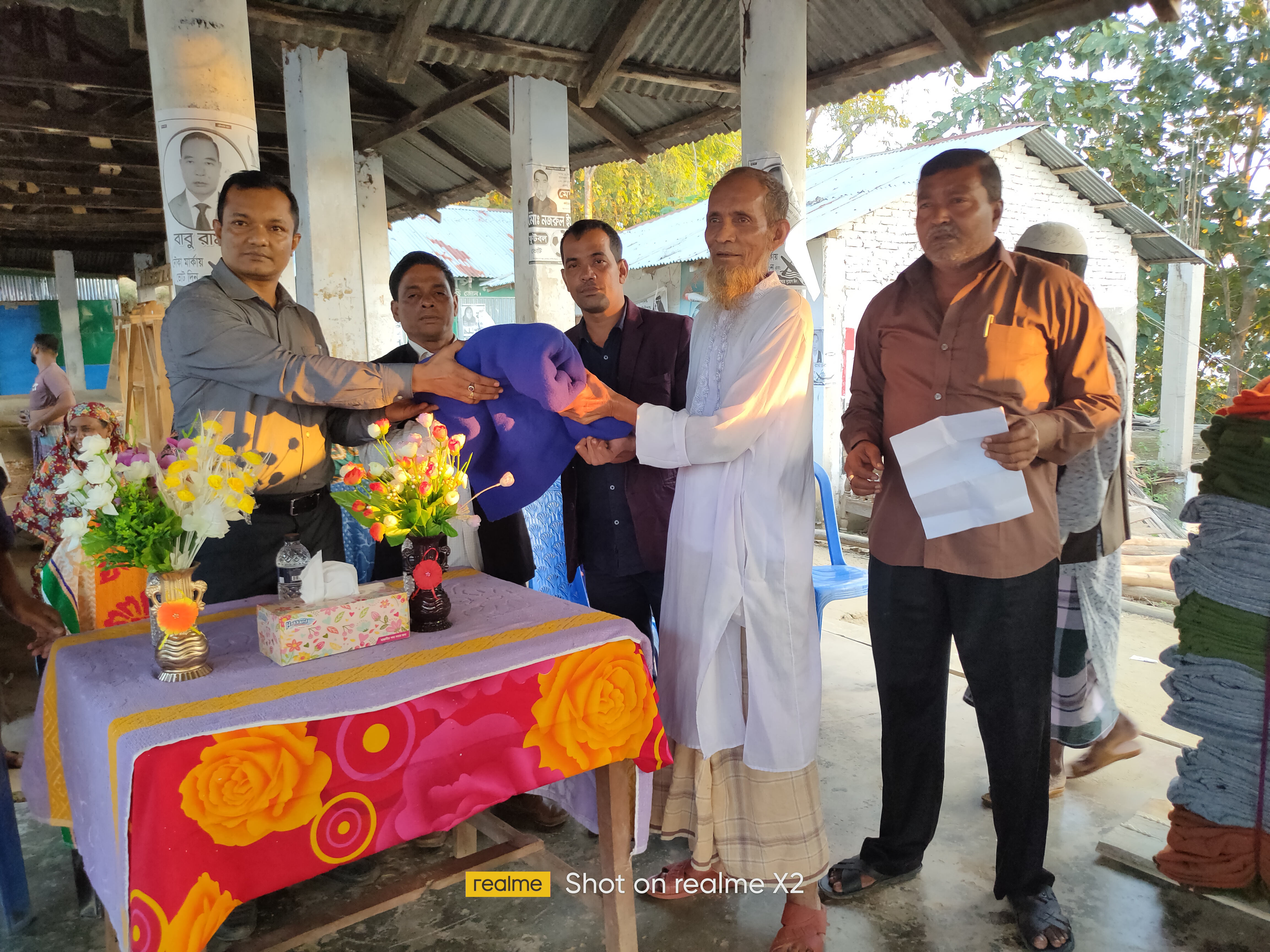 কেংড়াছড়ি বাজারে কম্বল বিতরণ