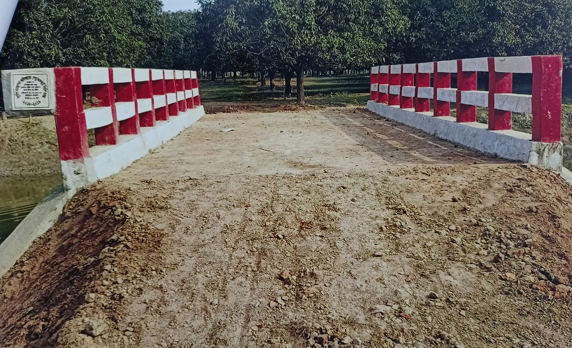 গ্রামীণ মাটির রাস্তা ব্রীজ নির্মাণ