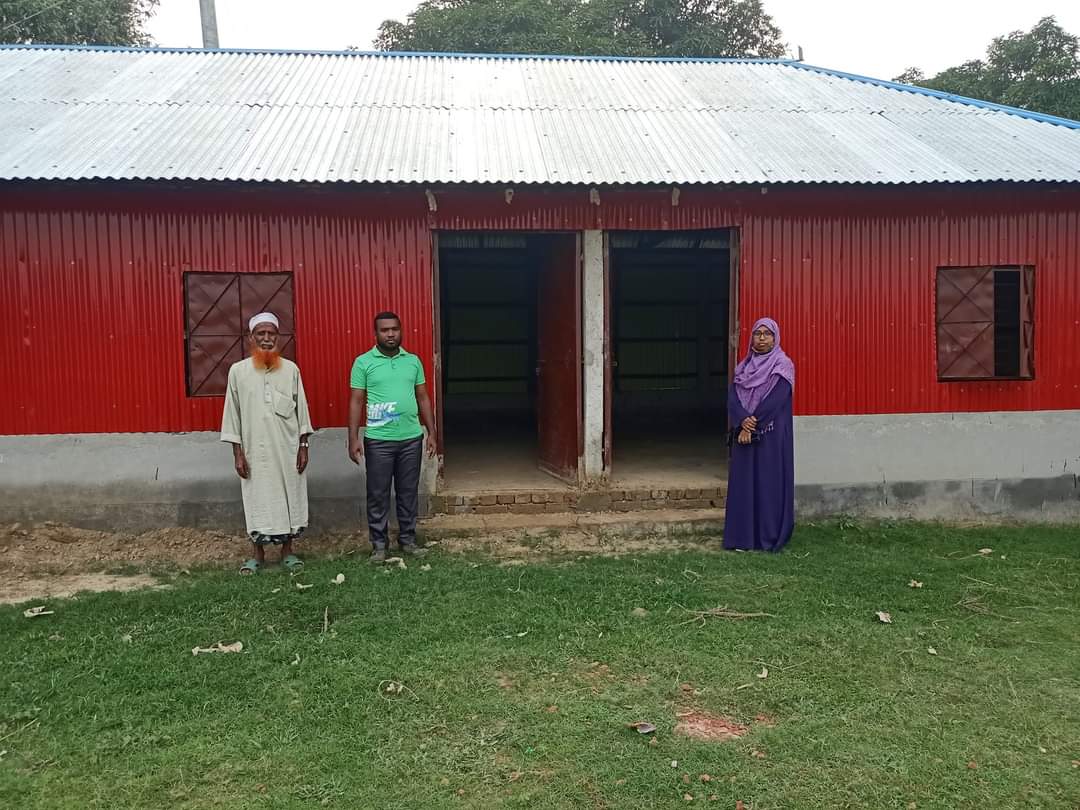 আধা পাকা বিদ্যালয়, চরধরমপুর মুজিব পল্লী