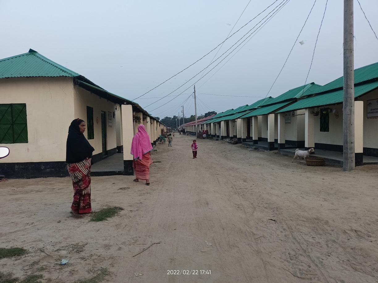 দুর্যোগ সহনীয় বাসগৃহ নির্মাণ (100)