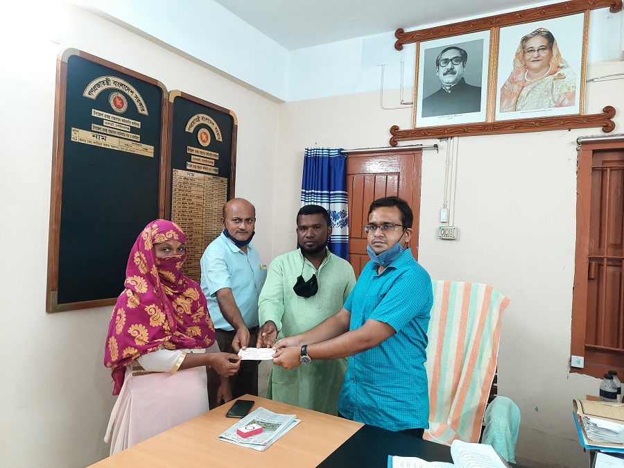 মানবিক সহায়তা (চেক প্রদান)