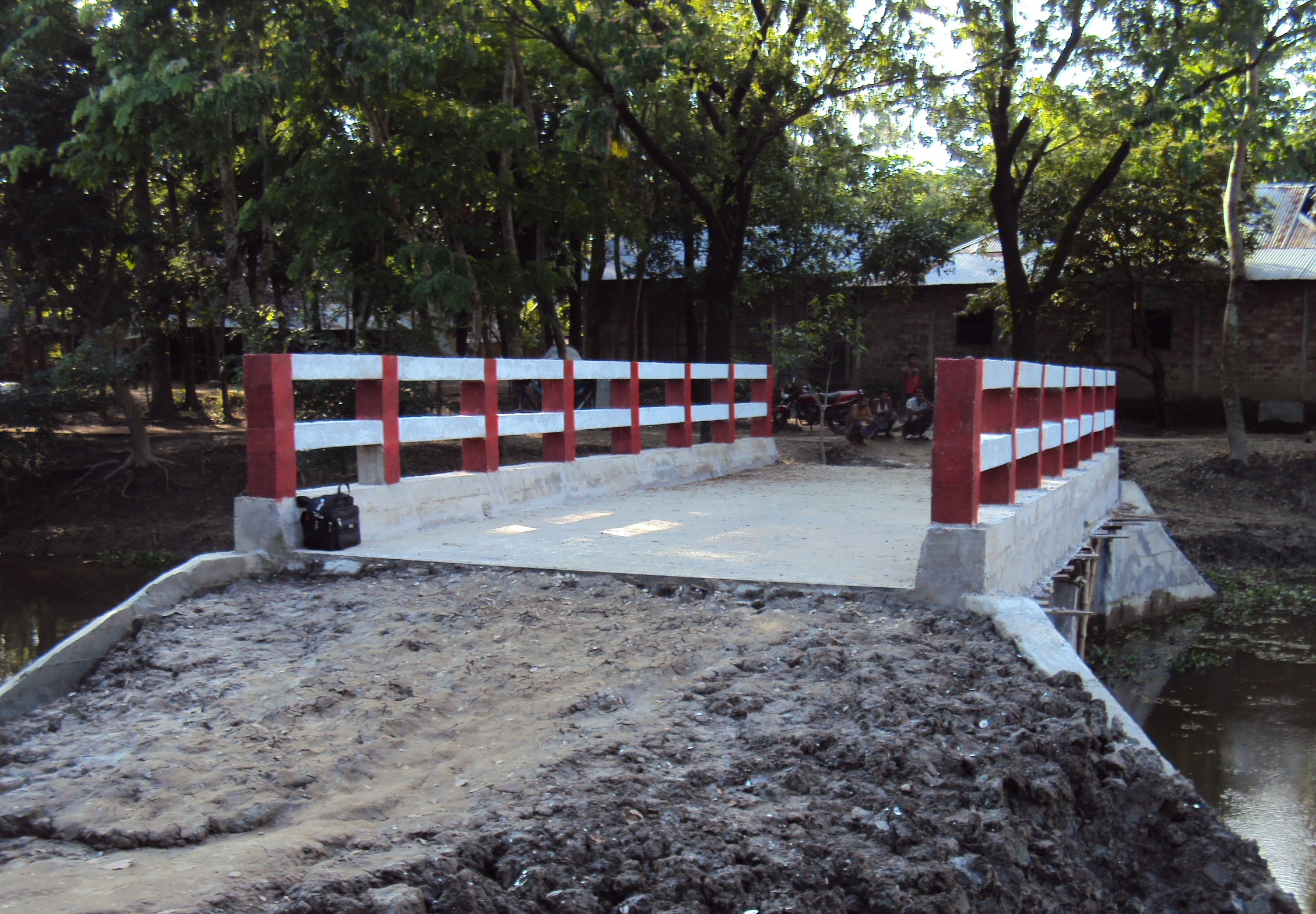 রাধানগর গ্রামের মসজিদের পাশের্বর খালে ৩৩’-০’’ সেতু নির্মাণ (সাচনা বাজার ইউ.পি)