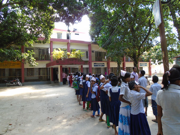 ১৩ অক্টোবর মঙ্গলবার আন্তর্জাতিক দুর্যোগ প্রশমন দিবস ২০১৫ উদযাপন উপলক্ষে মান্দা উপজেলার উপজেলা চেয়ারম্যান, ইউনিয়ন পরিষদের চেয়ারম্