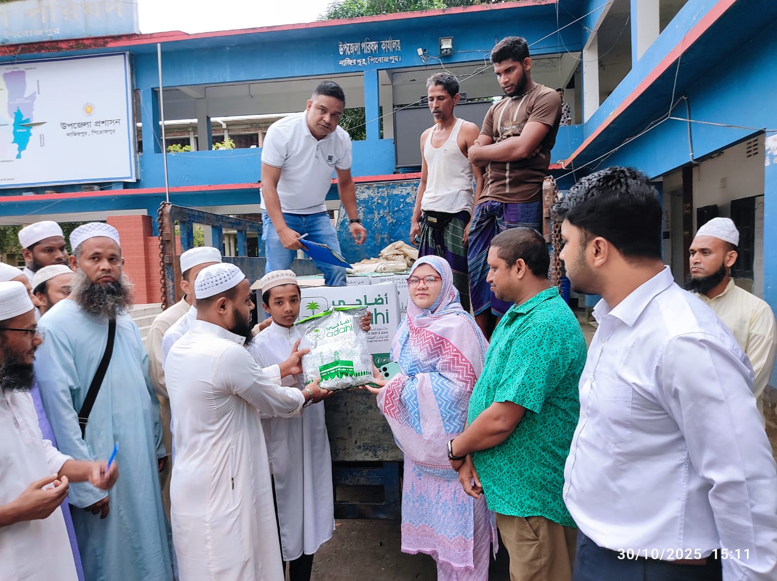 সৌদি সরকার কর্তক প্রদত্ত দুম্বার গোস্ত বিতরণ