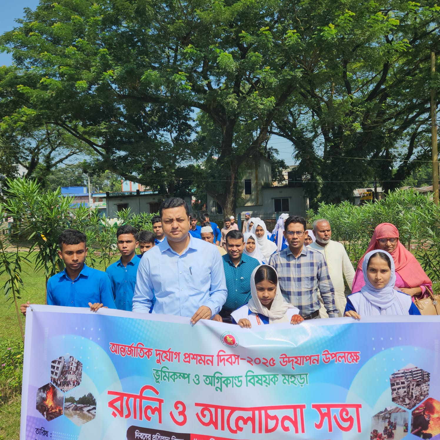 জিআর ঢেউটিন, শুকনা খাবার, চাল ও দুম্বার গোস্ত বিতরণ।