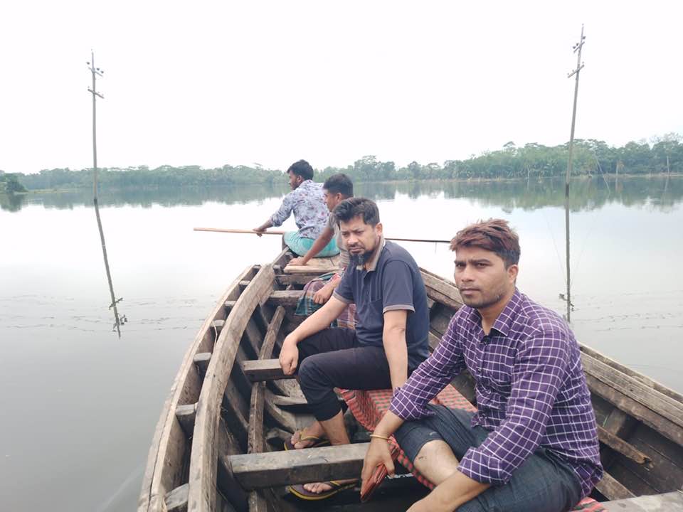 ত্রাণ বিতরণ